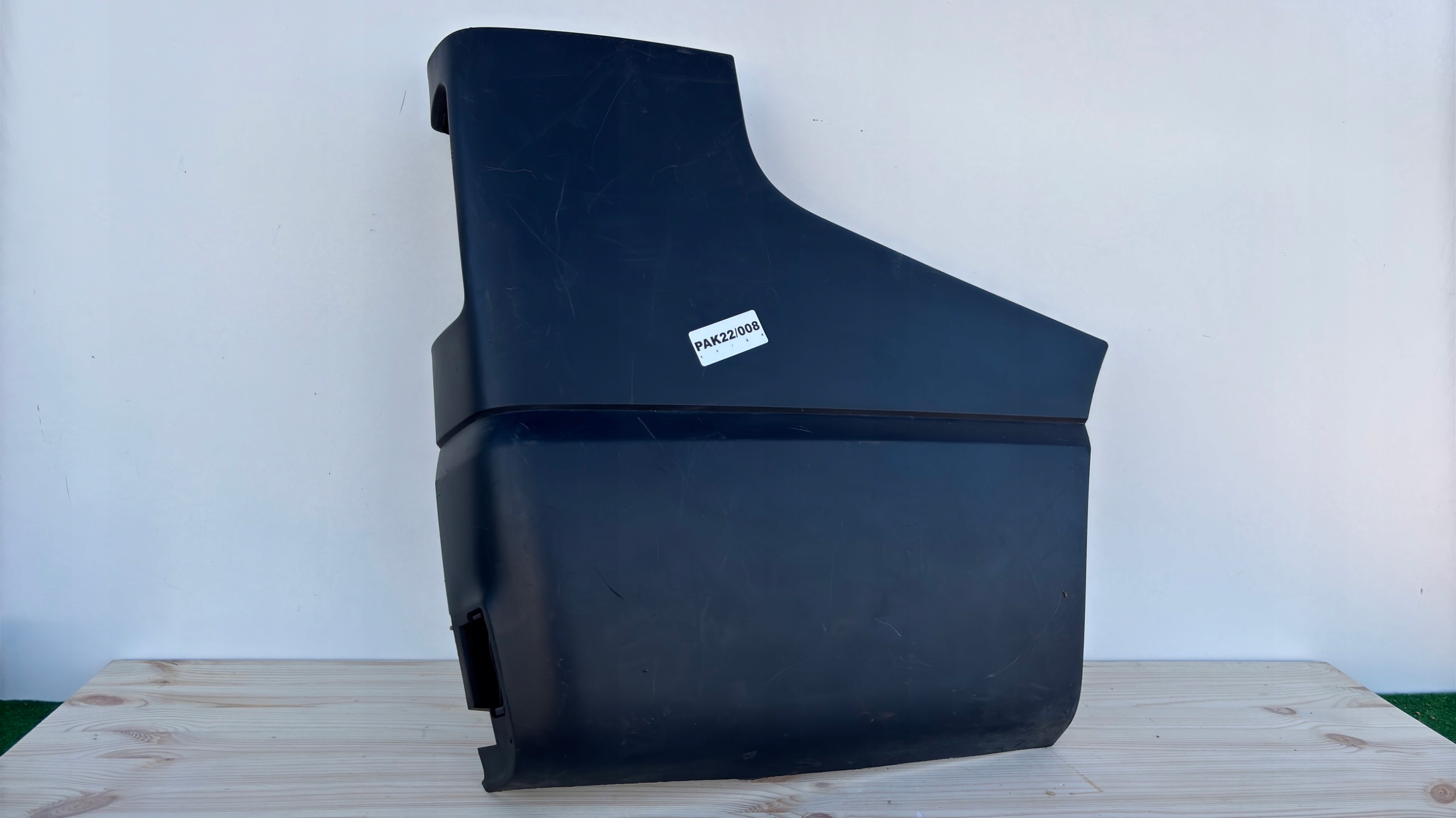RENAULT TRAFIC 3 III VIVARO B right bumper rear part corner side PAK22/008