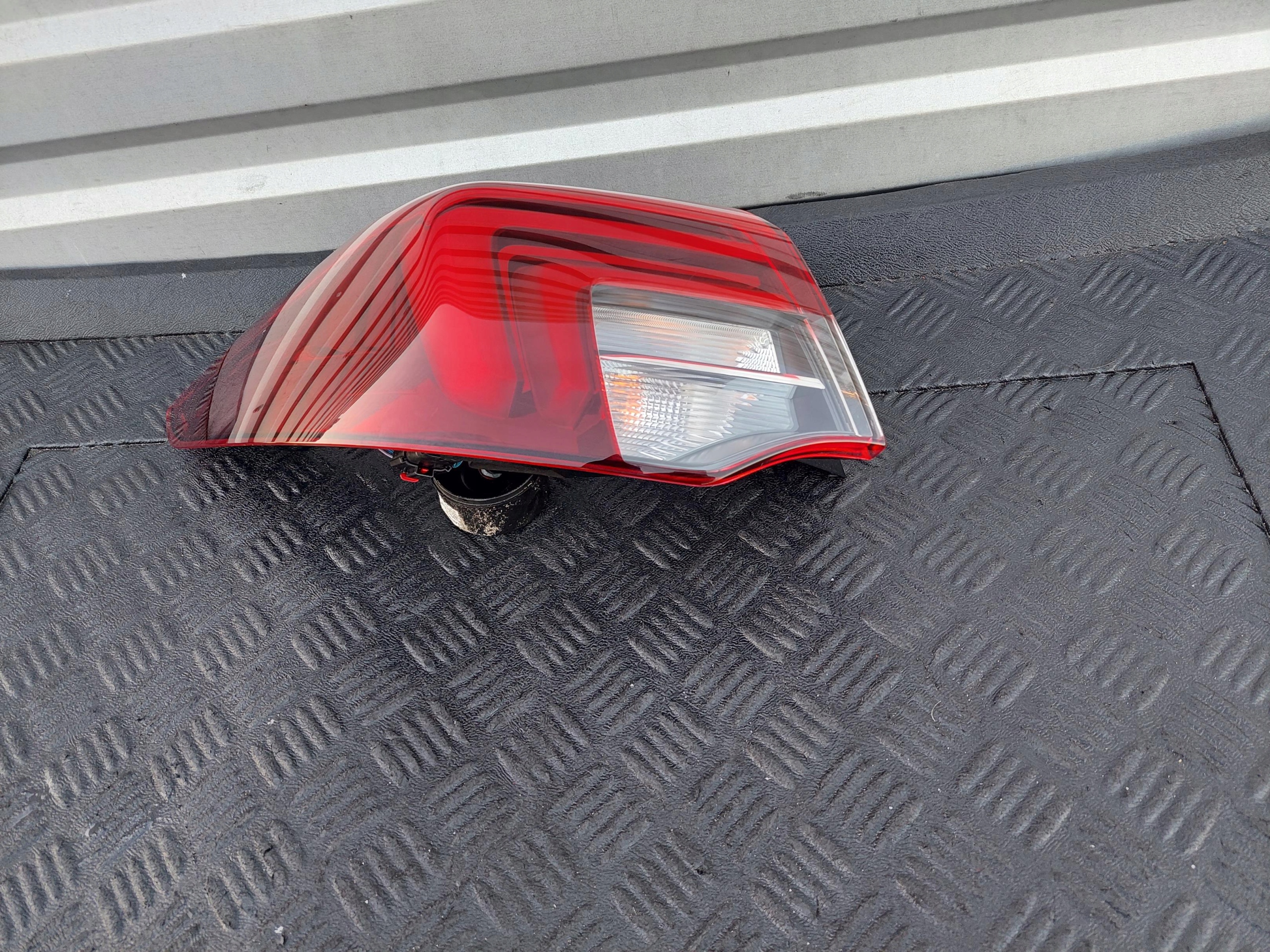 light rear part rear left HB 39125831 OPEL INSIGNIA B