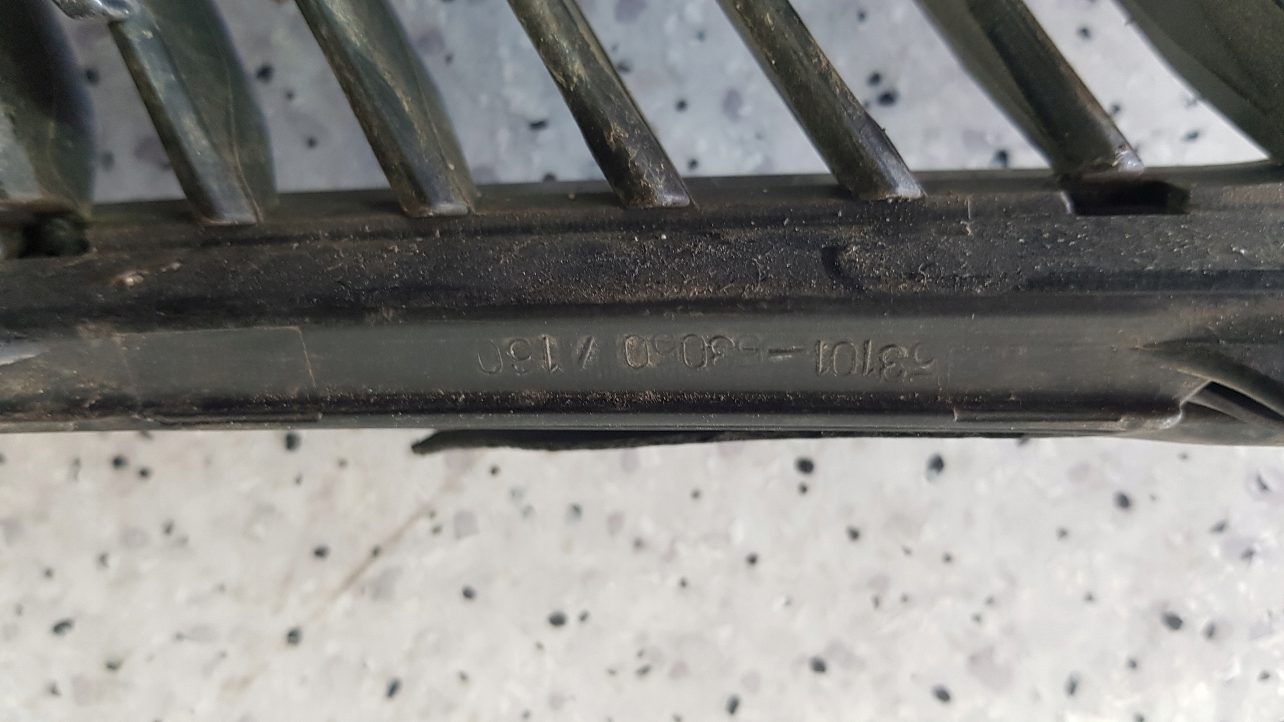 LEXUS IS II Grill Grill D 9426