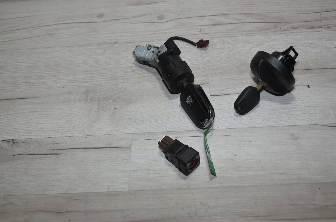 ignition 2x key Peugeot Partner III lift 13r