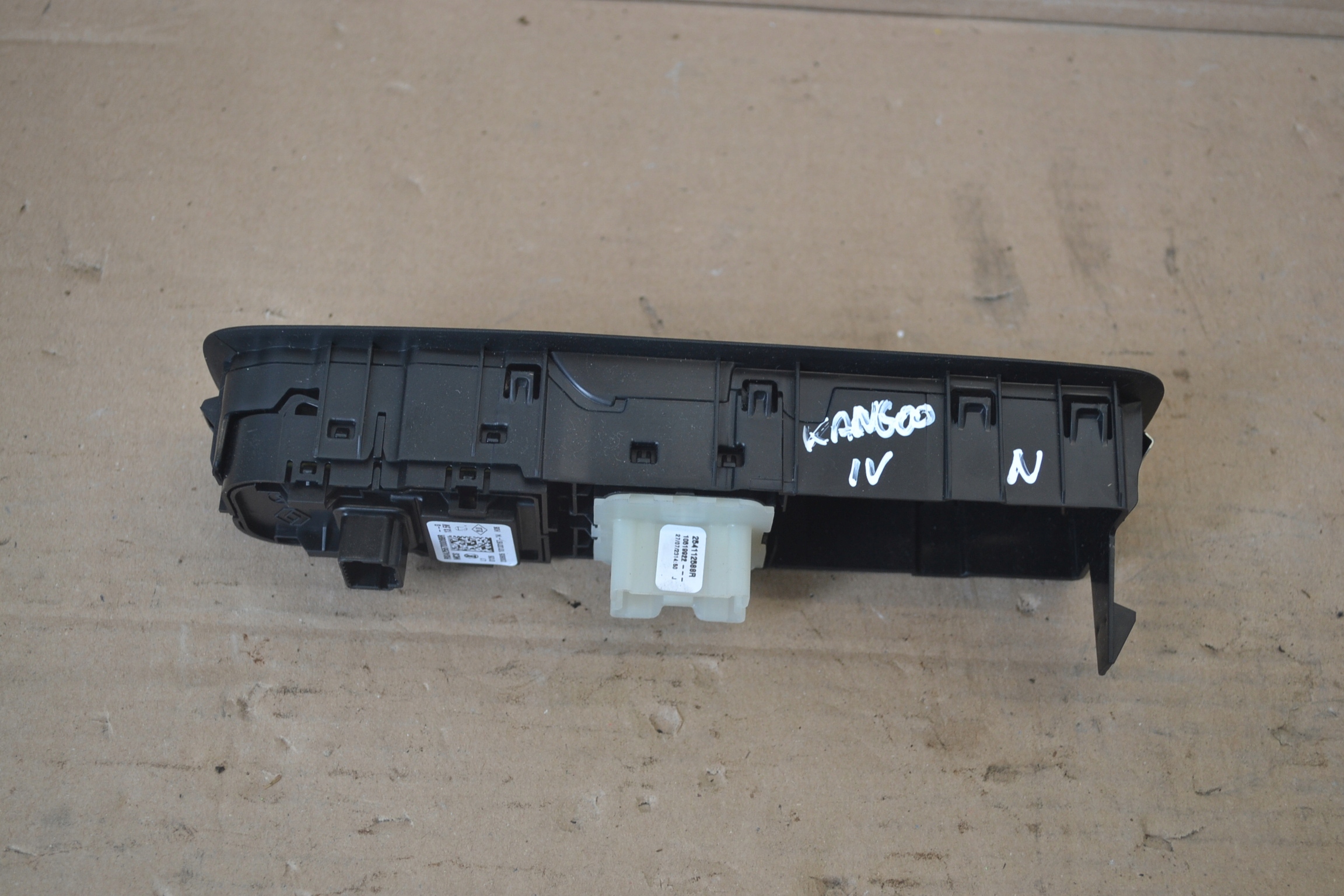 vezérlö panel lusterkami Renault kangoo 2022r 255700068r