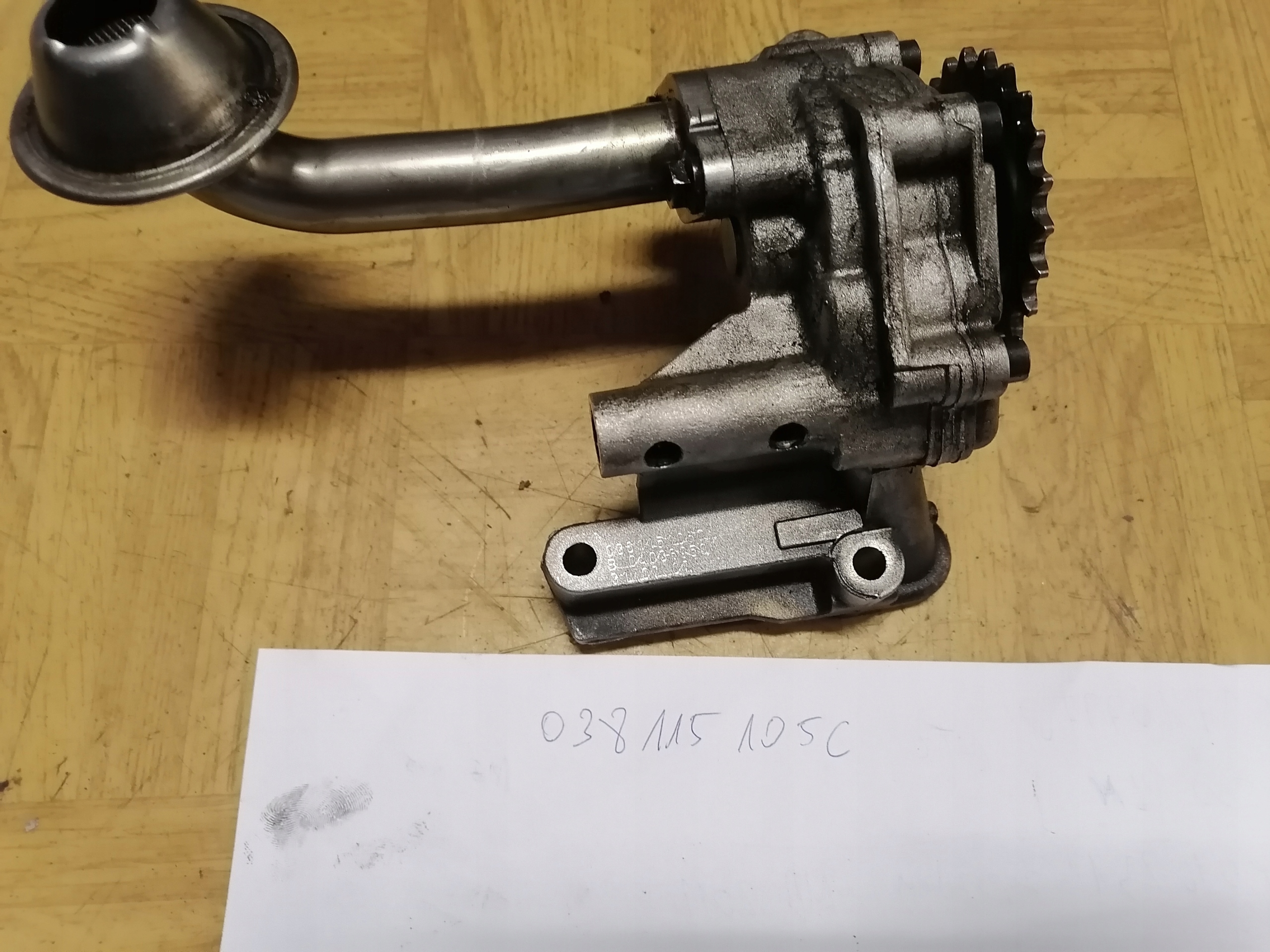 oil pump BXE BKC AUDI VW 038115105C
