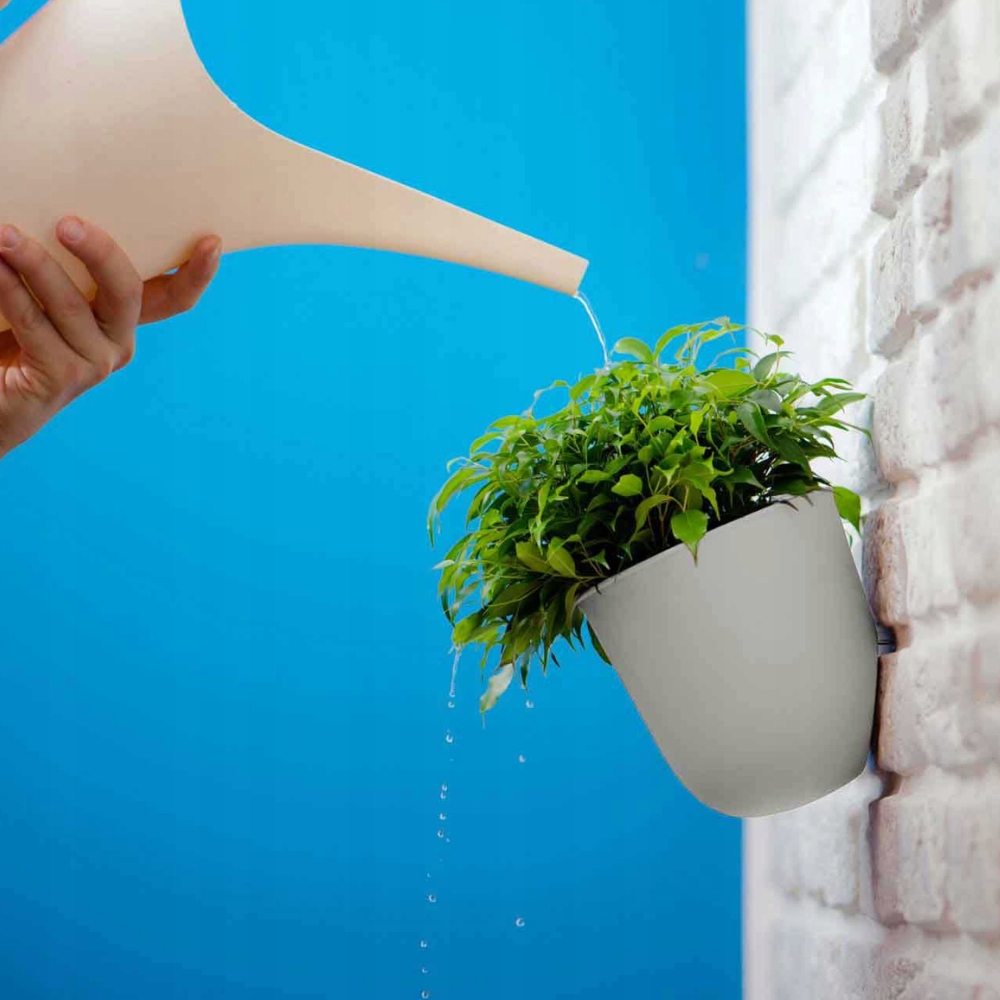 DONICZKA WISZĄCA PLASTIKOWA doniczka produkcyjna gratis TARAS MAŁA OSŁONKA Materiał tworzywo sztuczne