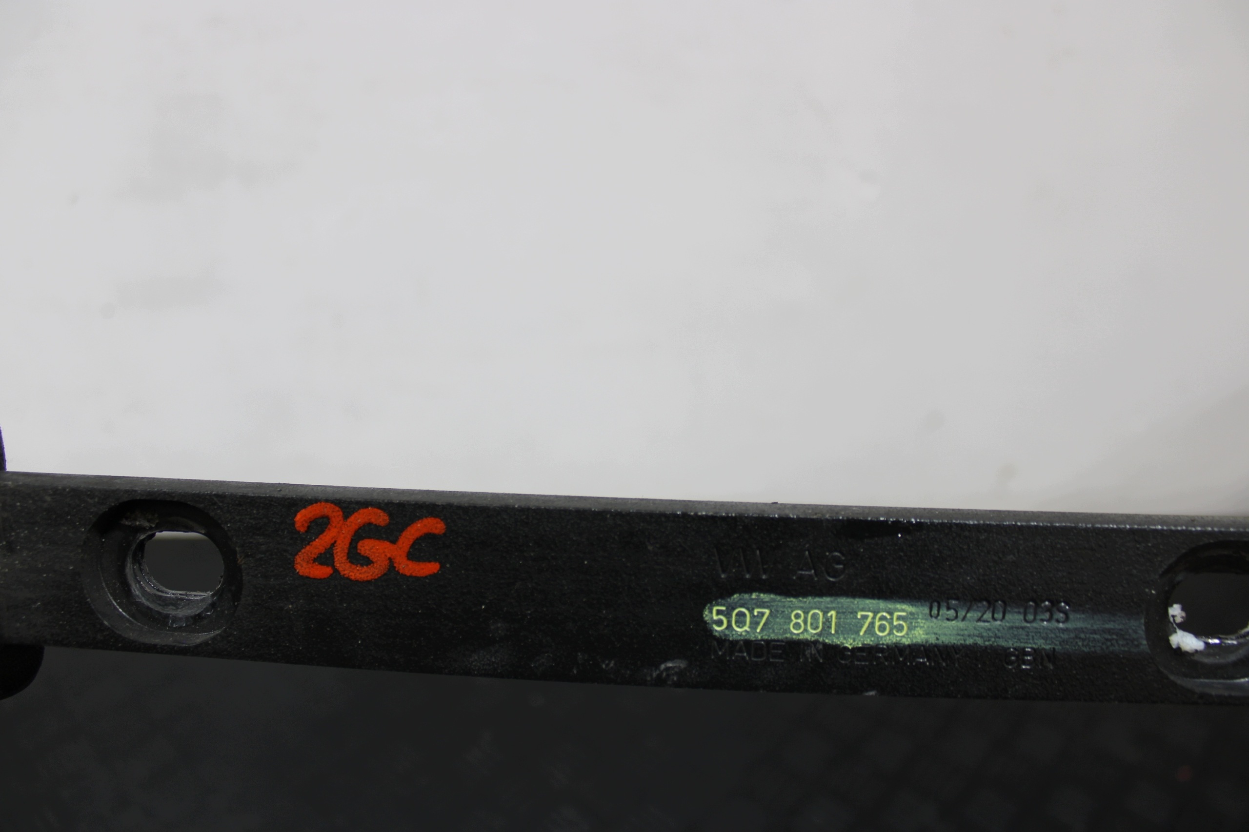 sider console holder left 5Q7801765 VW T-ROC CABRIO 2GA 2GC