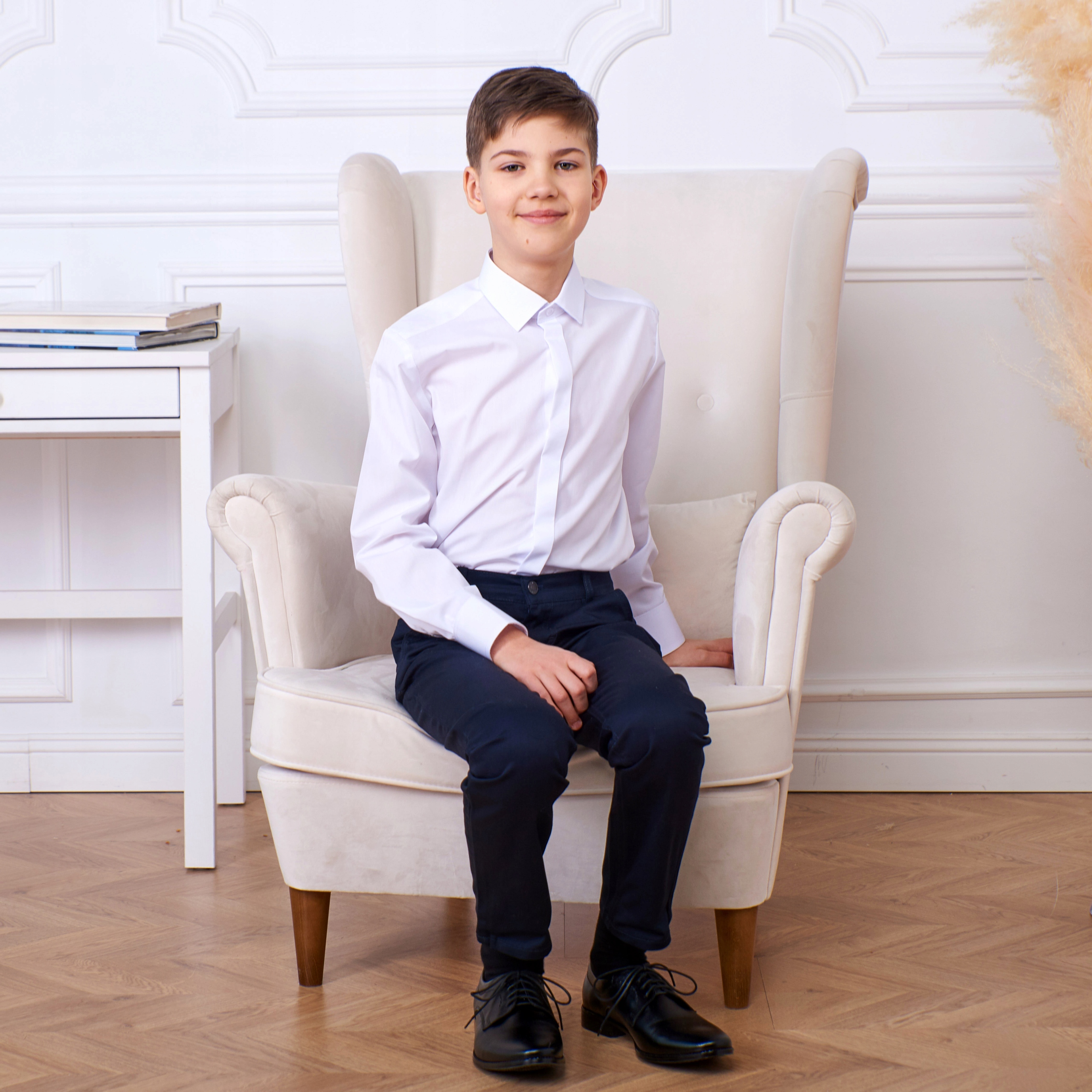 Koszula chłopięca elegancka zapinana długi rękaw cała biała Biks PL 134 Marka Inna marka