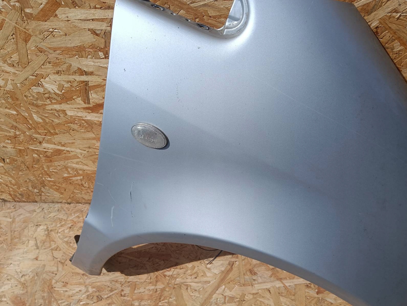 fender right front Mercedes A170 Lak 741