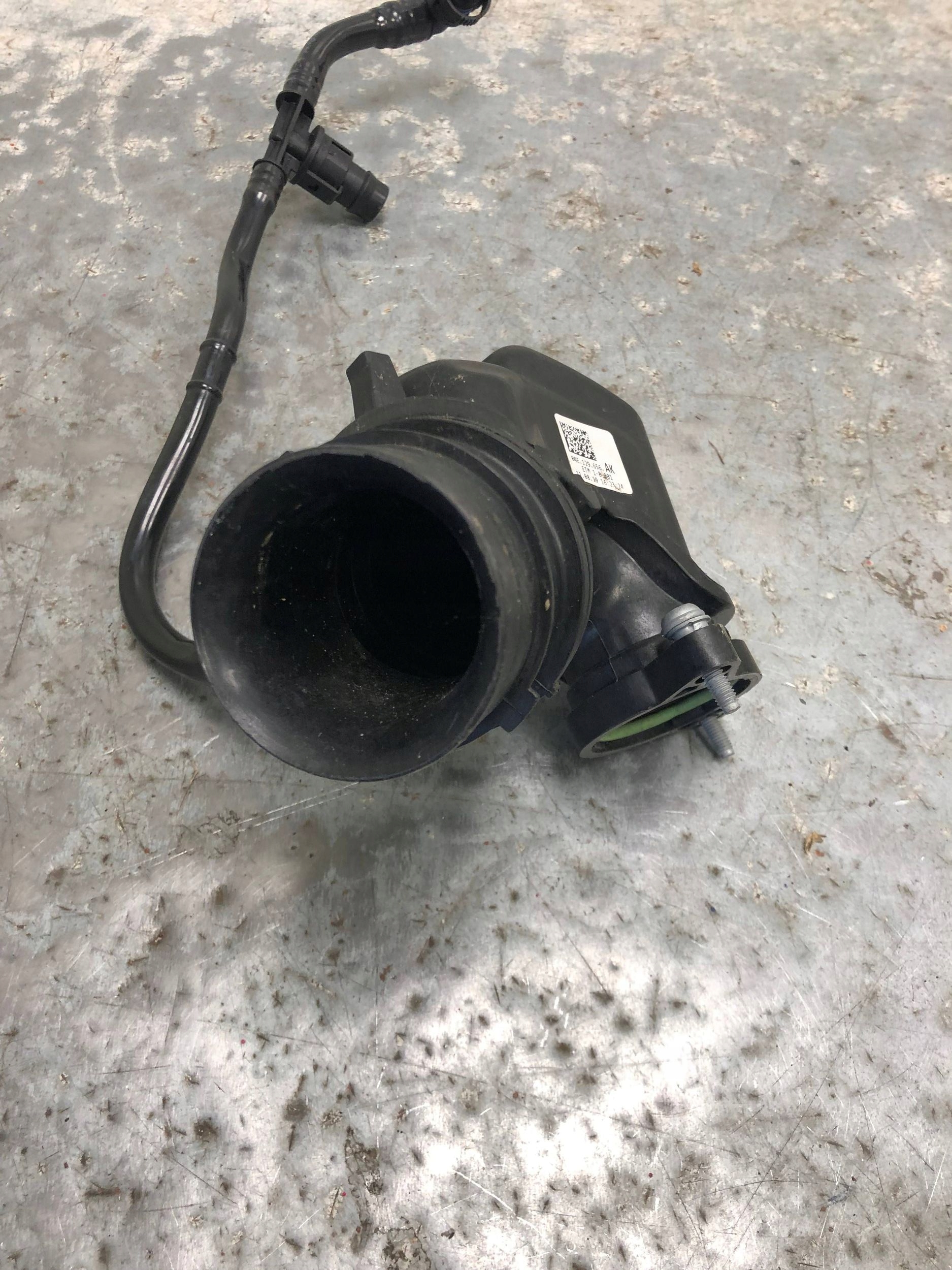 pipe air hose VW AUDI 04E129656AK 04E133366DJ