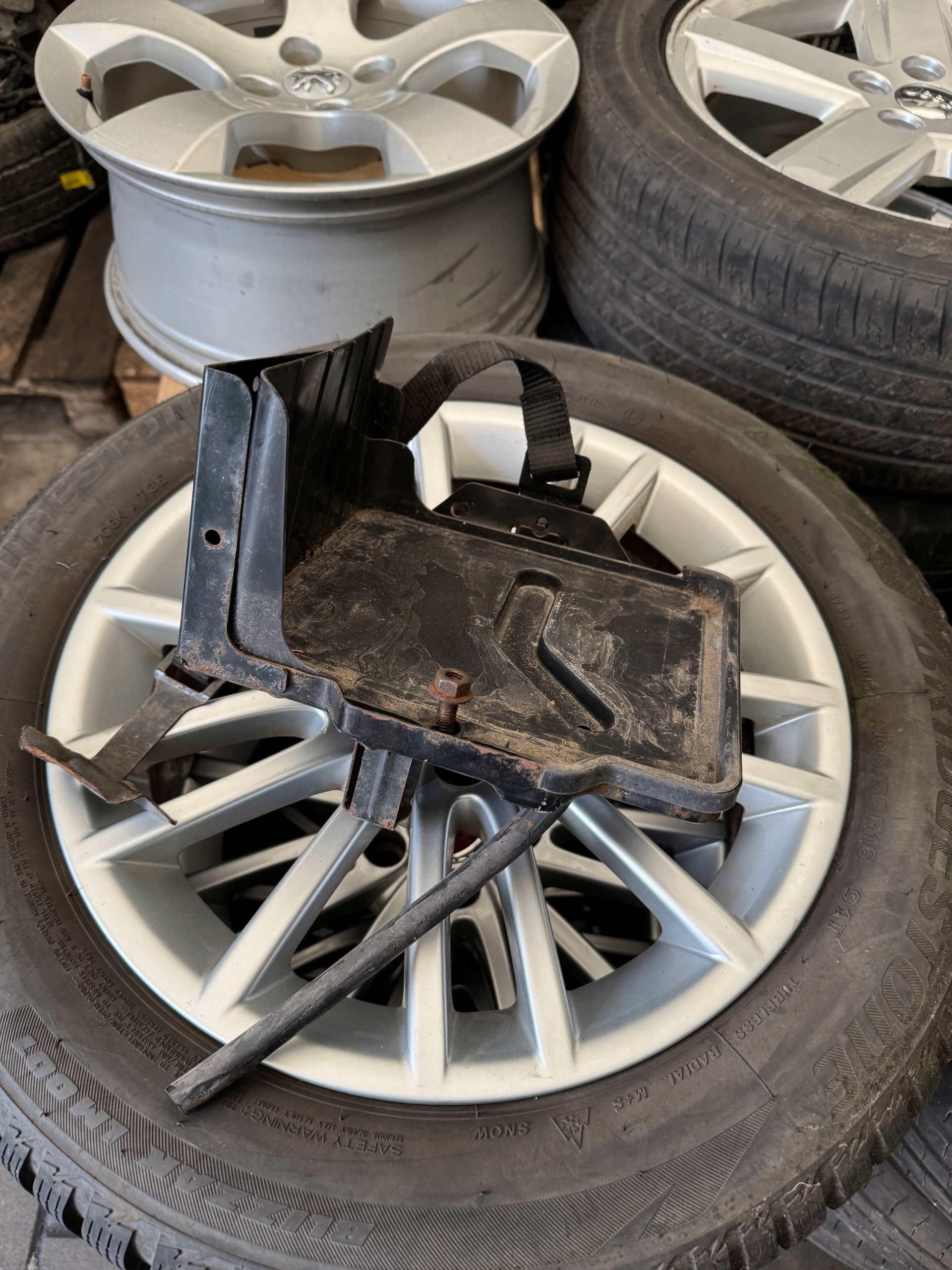 Koszyk podstawa akumulatora Fiat 500 07- oryginalna