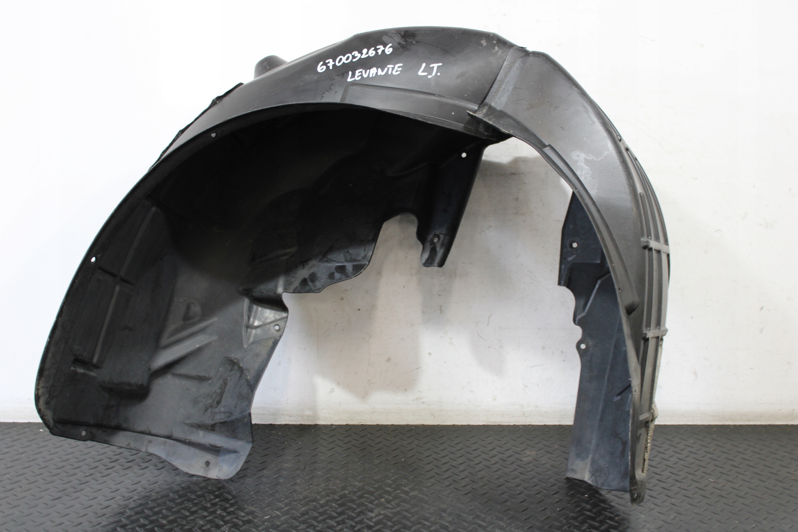 mudguard left rear part MASERATI LEVANTE M161 670032676