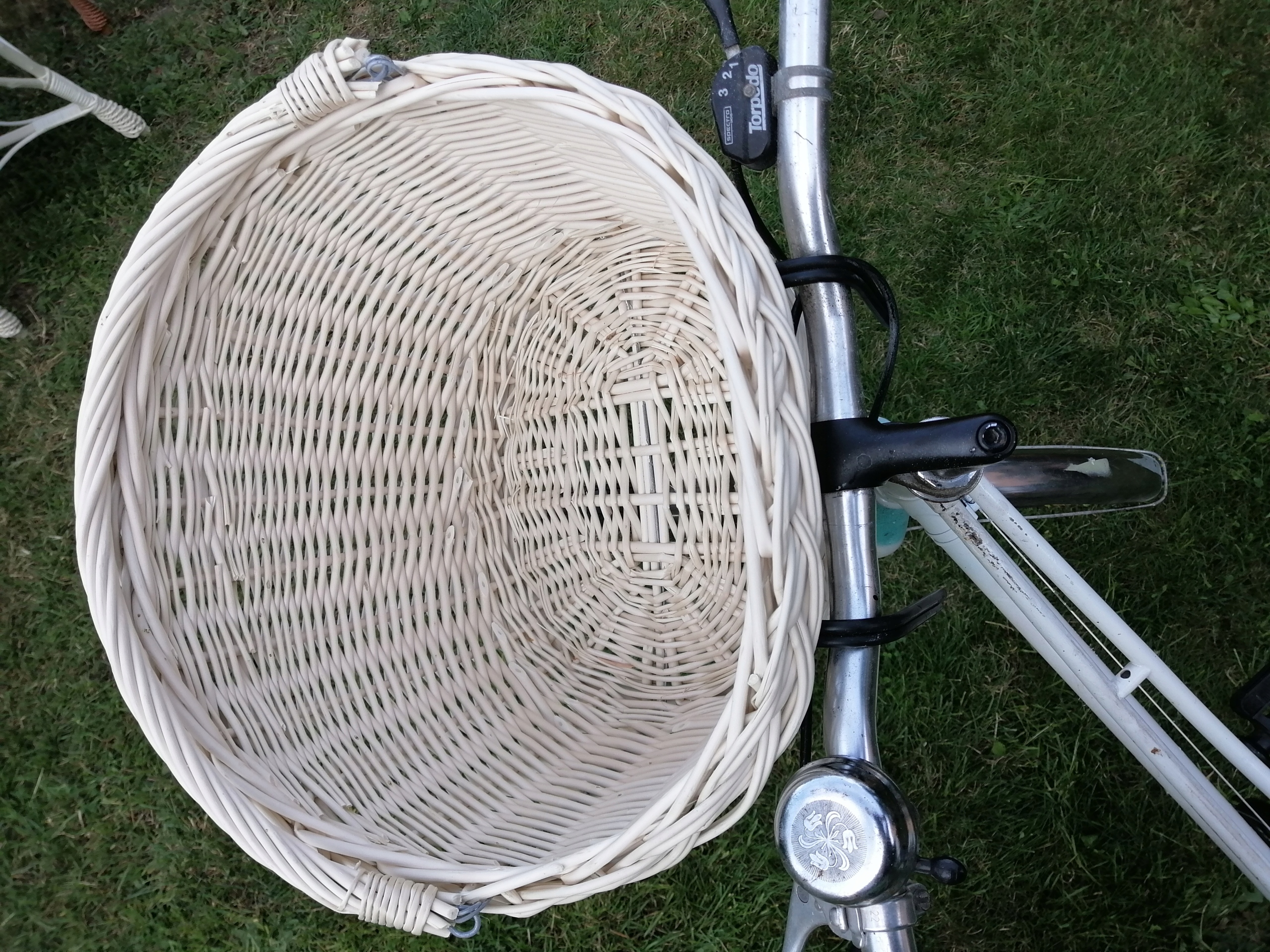 KOSZYK DO ROWERU WIKLINOWY ROWEROWY BIAŁY ECRU EAN (GTIN) 56977789350109