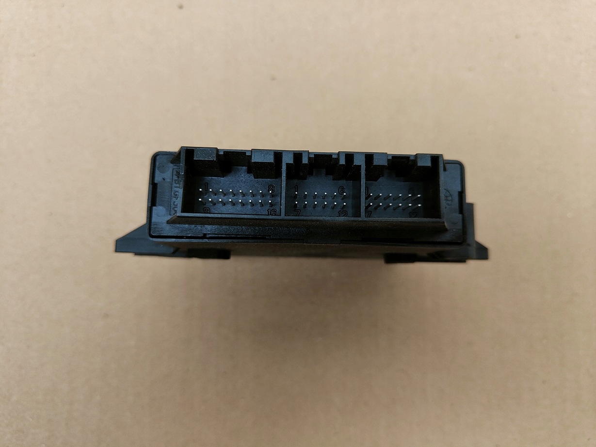 Moduł Sterownik PDC Parktronik VW Passat B7 3AE919475C Producent części Volkswagen OE