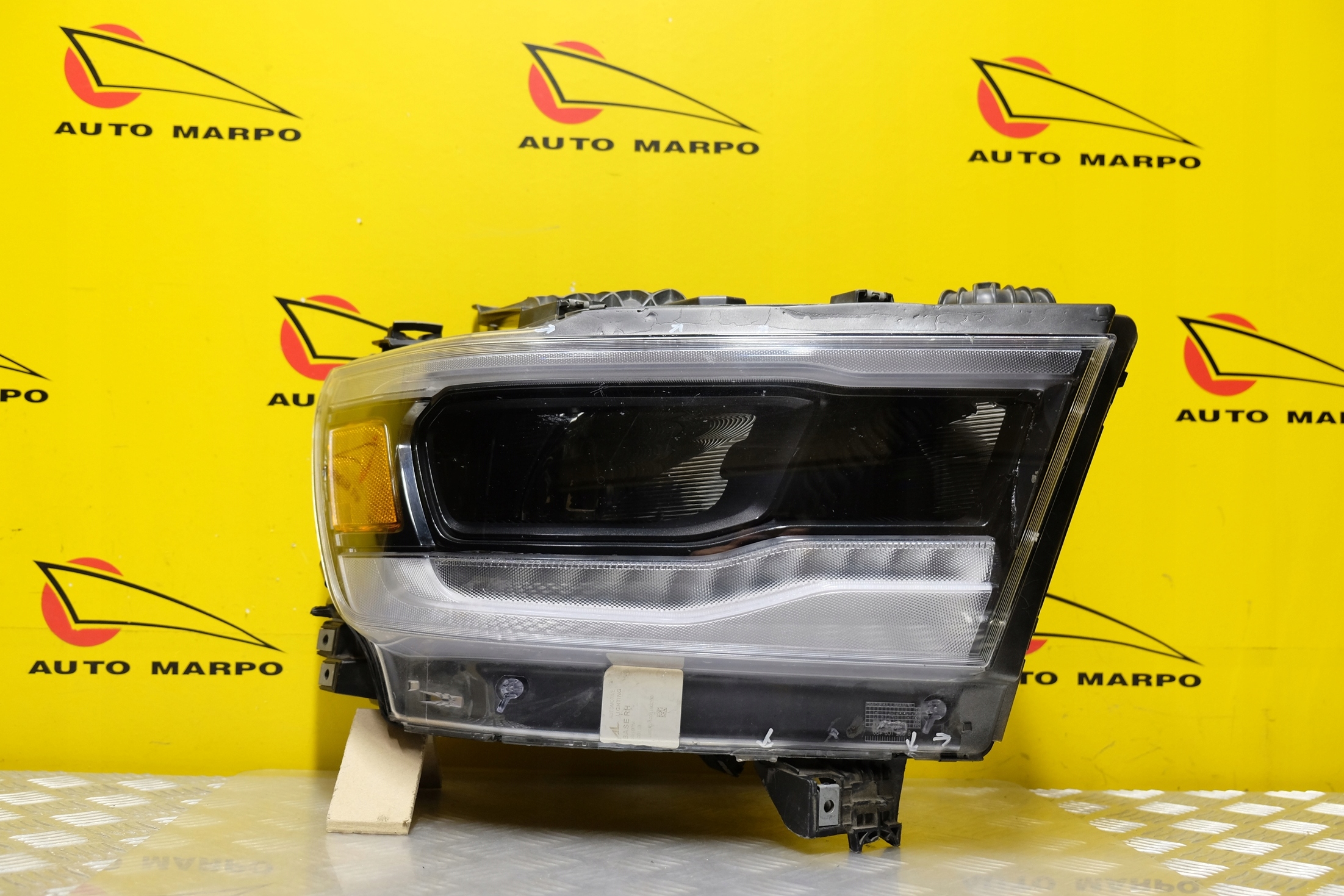 DODGE RAM 1500 2019- REFLEKTOR LAMPA LED R USA Strona zabudowy prawa