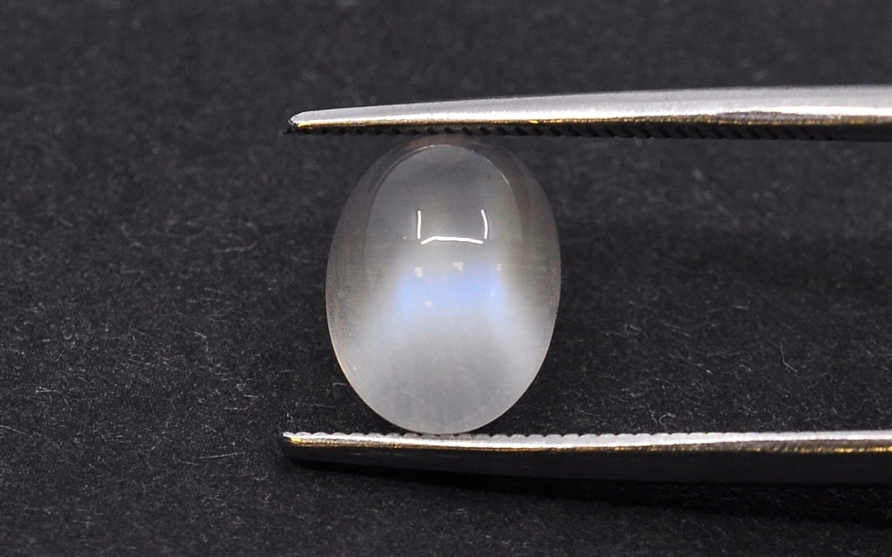 Měsíční kámen kabošon ovál 8,5x6,5 mm