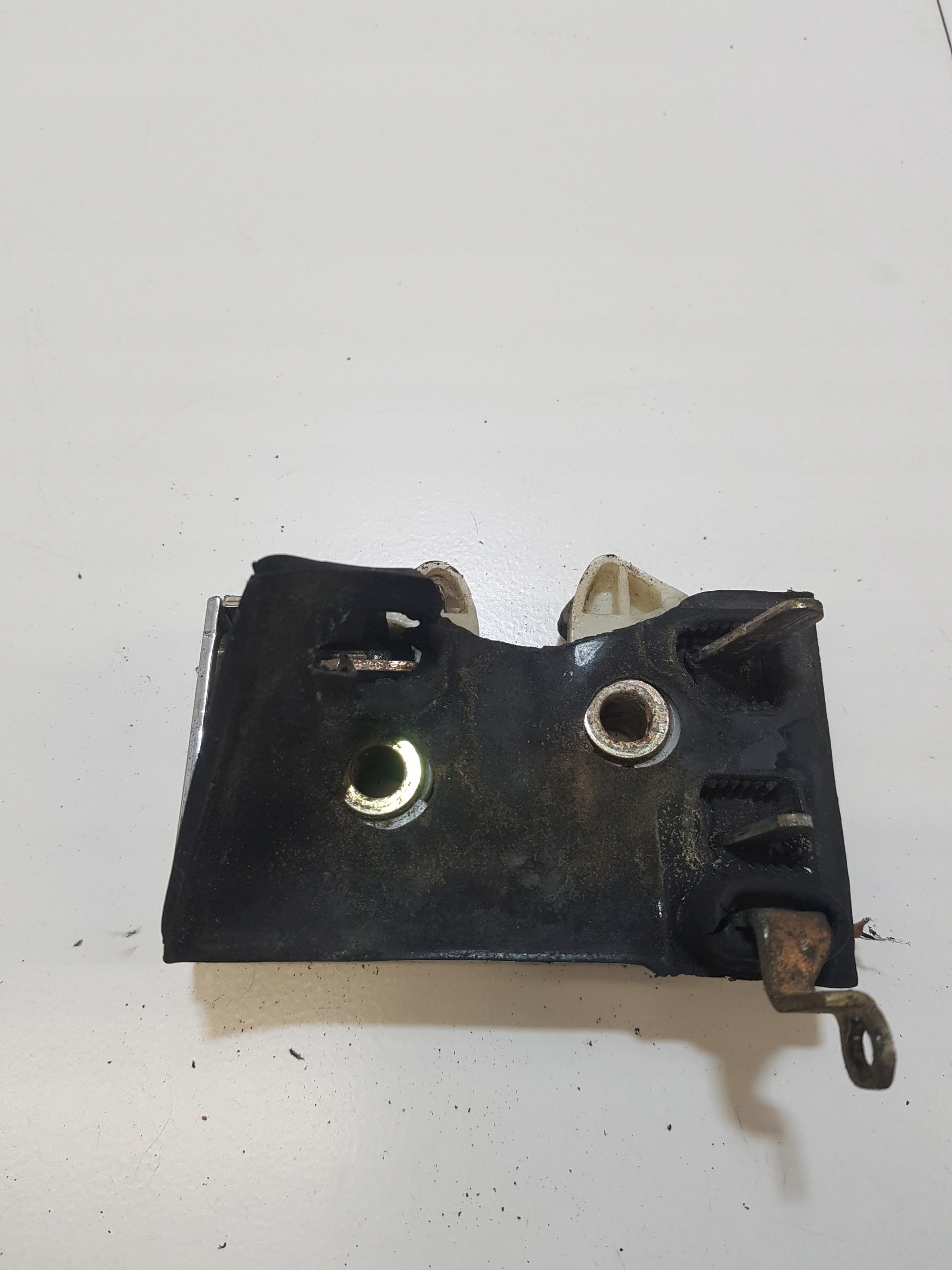lock door left front AUDI 90 B3 893837015B