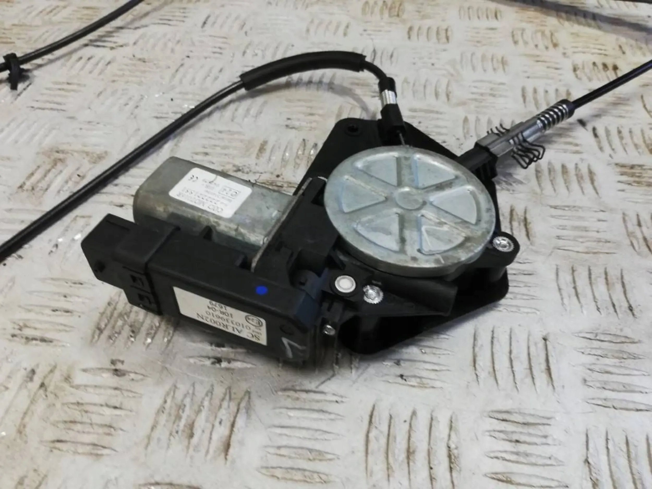 ALFA ROMEO MITO PODNOŚNIK SZYBY LEWY Producent części Alfa Romeo OE