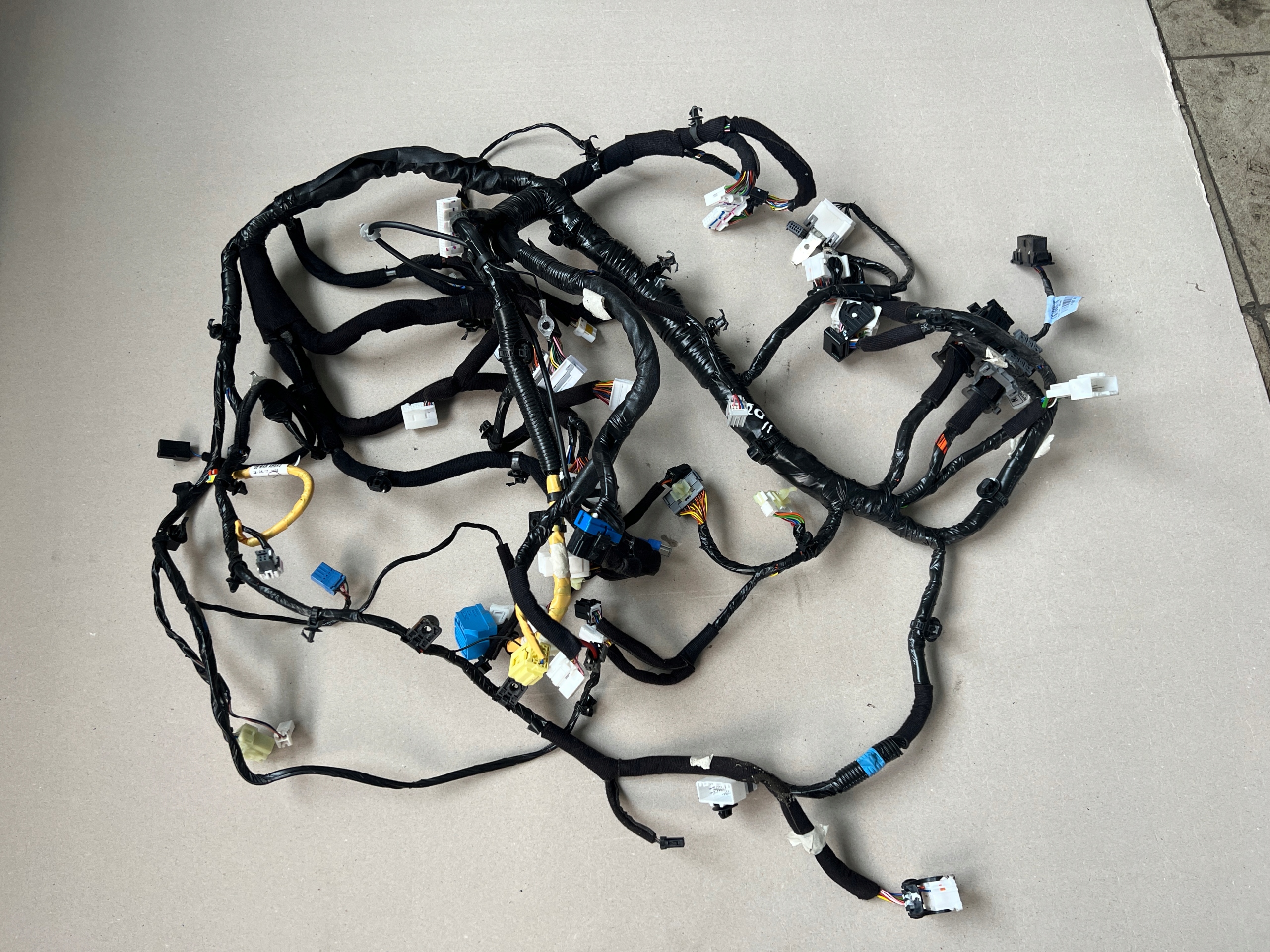 91028-C8210 - HYUNDAI I20 II 14-1. 2 b Джгут проводів монтажна плата EU