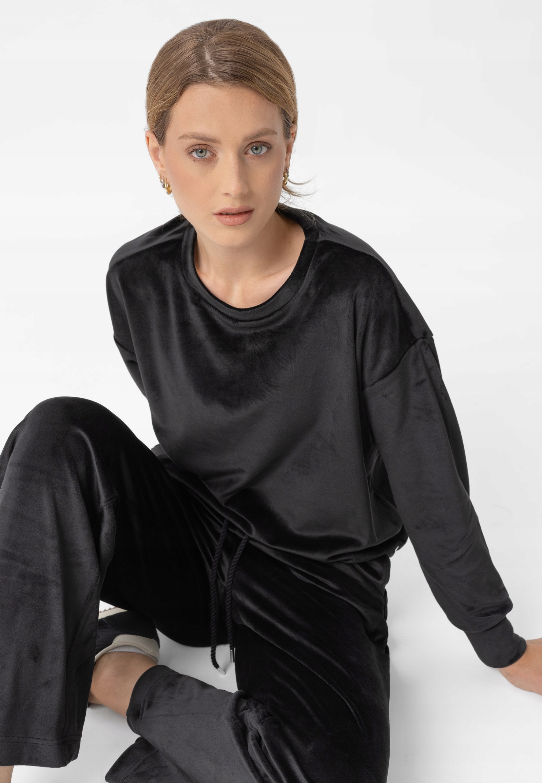 Damska Bluza Welurowa Bez Kaptura Czarna Volcano B-carla Xs