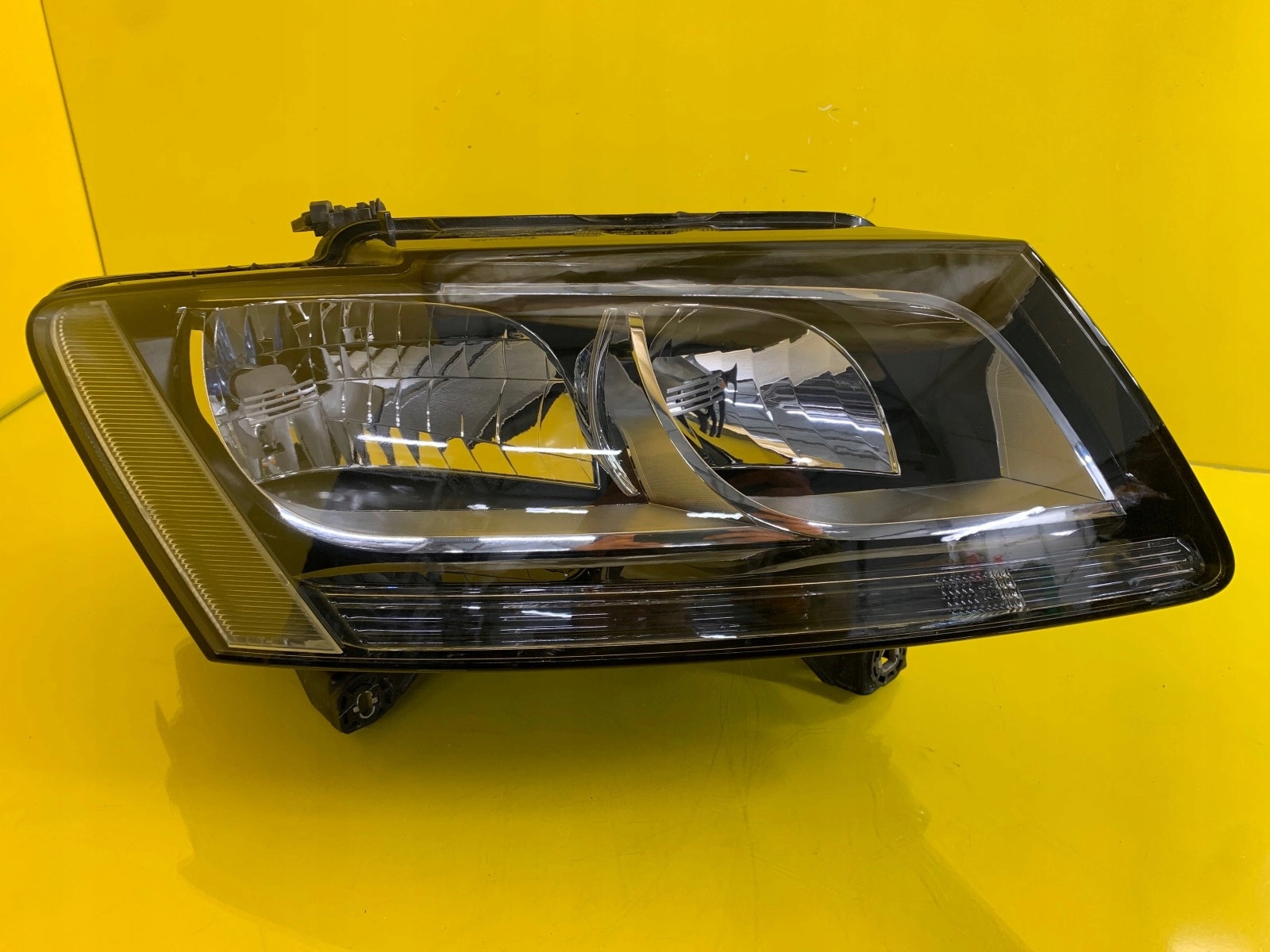 light front right Audi Q5 8R Zwykla 08-12 8R0941004AM