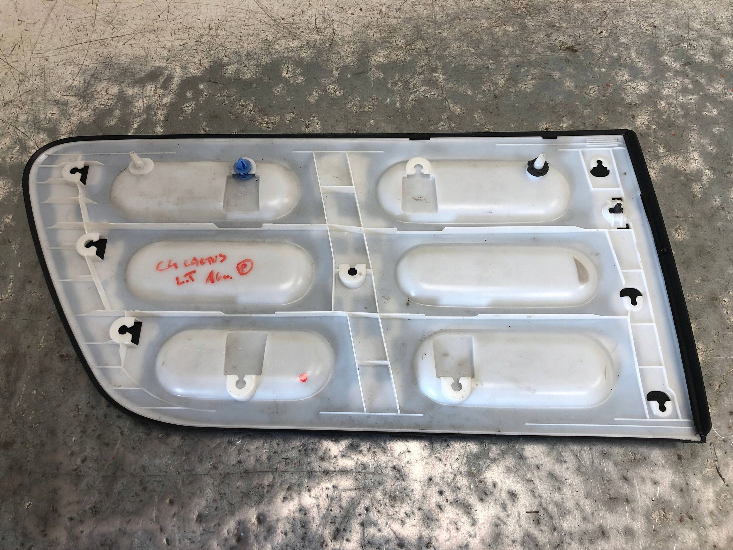 moulding door left rear part CITROEN C4 CACTUS 9801023780