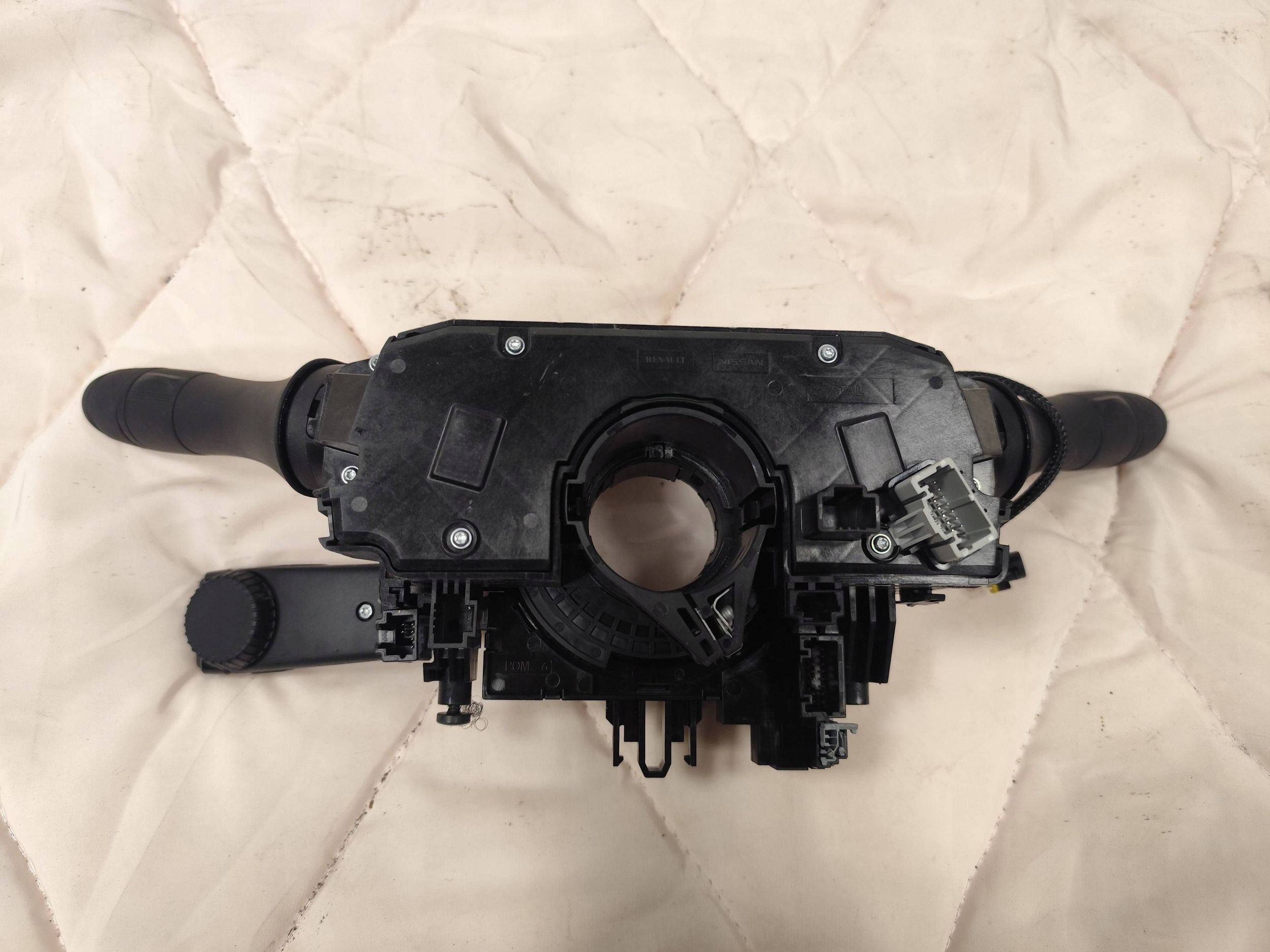 DACIA DUSTER III steering wheel levers and controls control ring 255673502R