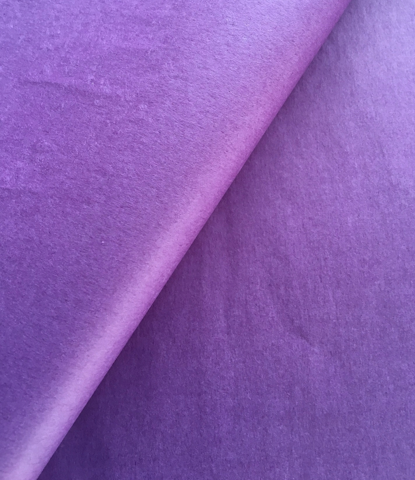 

Bibuła ozdobna do pakowania 50x75 cm Liliowa