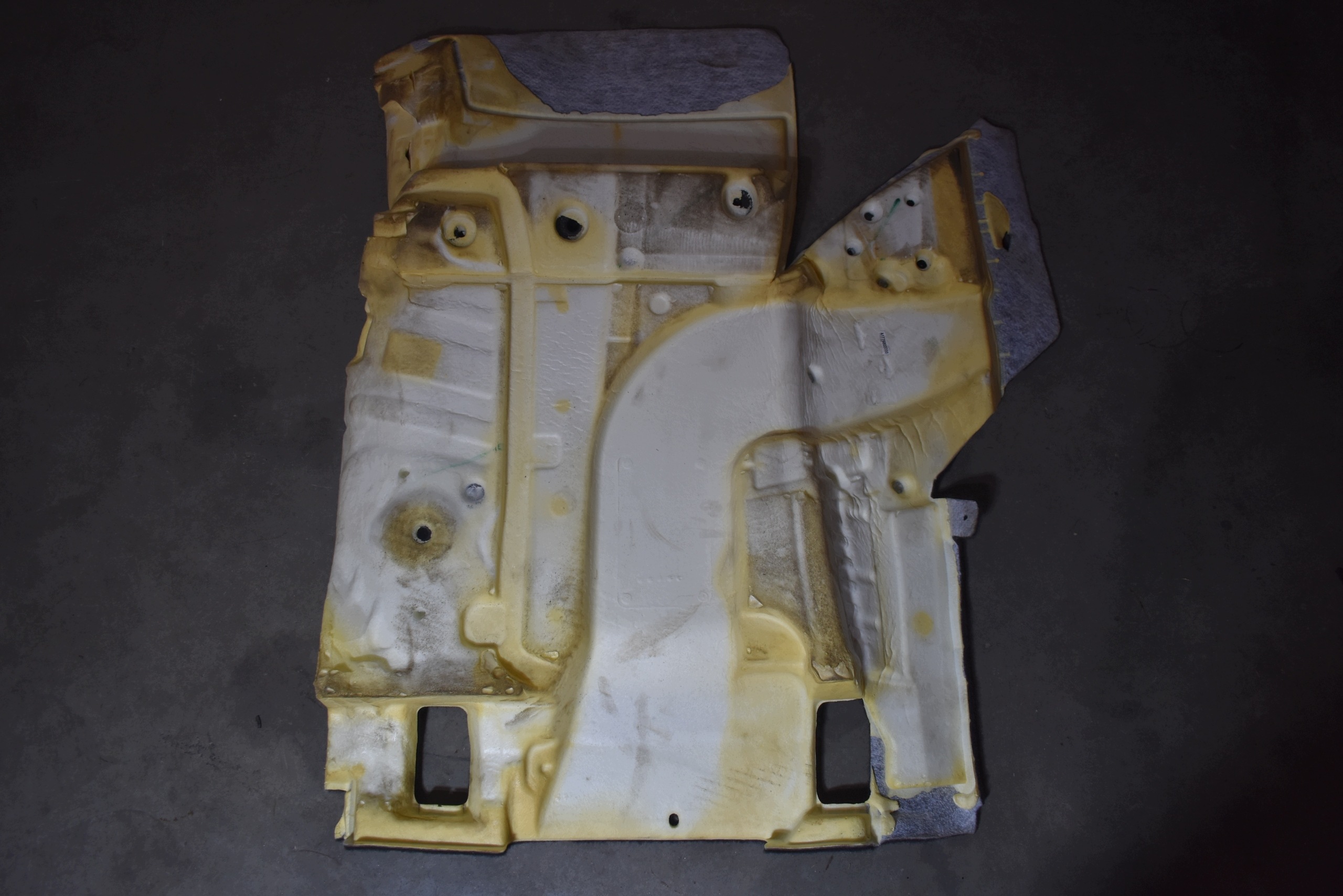 IDEALNY carpet front front right MERCEDES CLA W118 W177 1