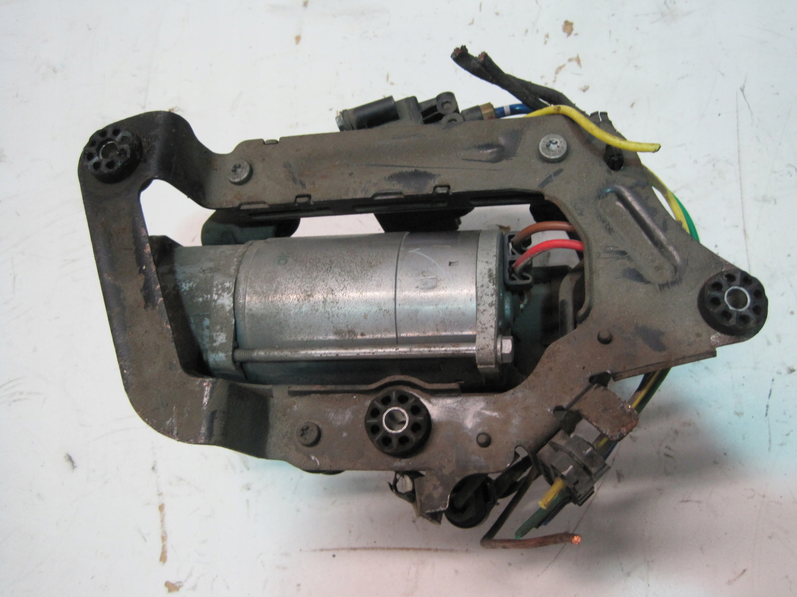 pump springing BMW 6886722