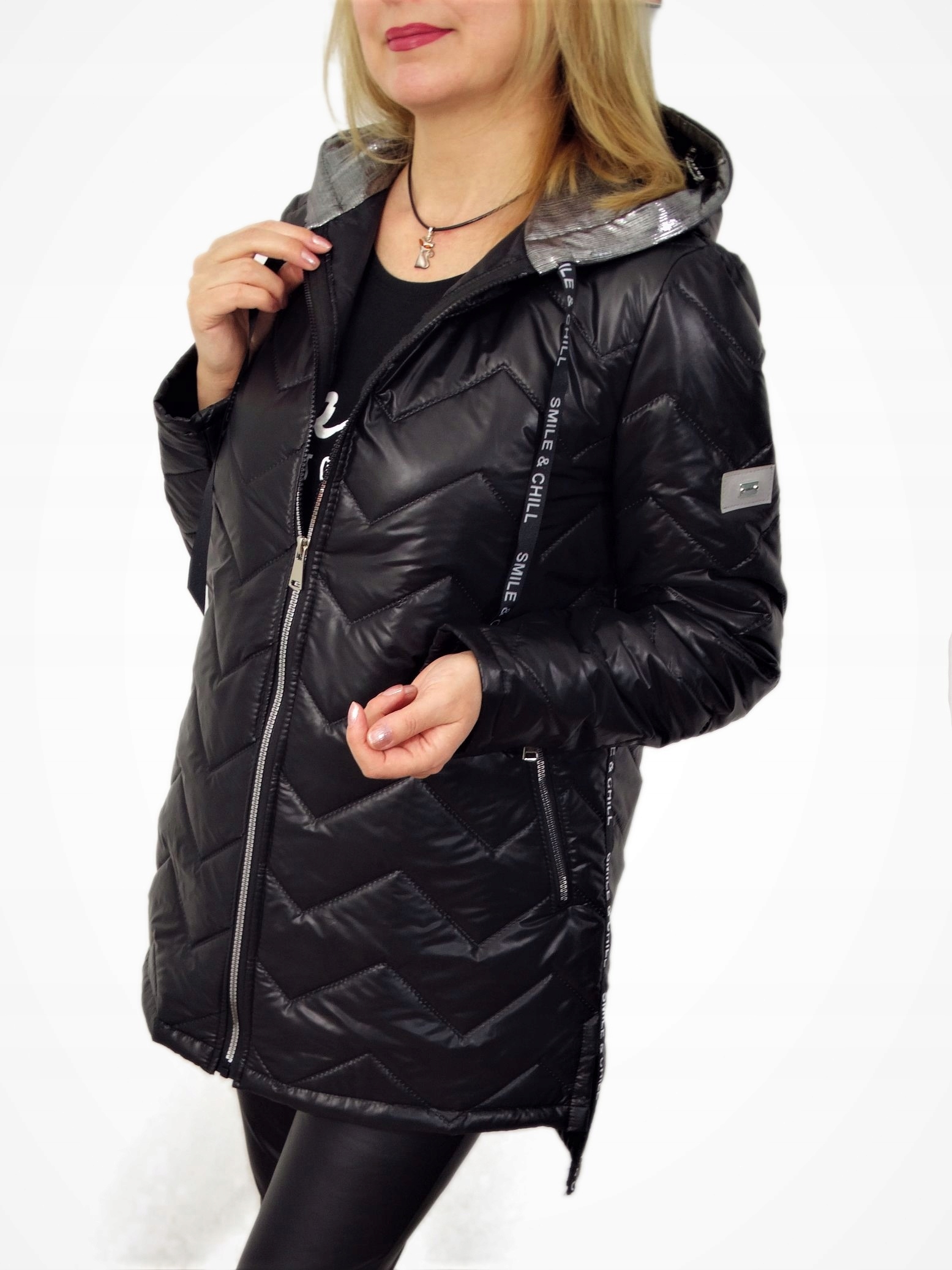 

Kurtka Przejściowa Kaptur z Połyskiem LIV 50 5XL