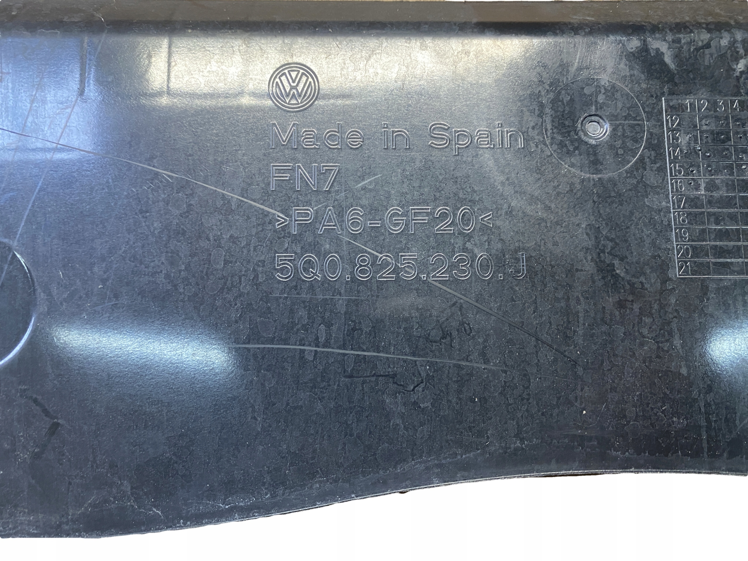 AUDI A3 8V cover chassis 5Q0825230J