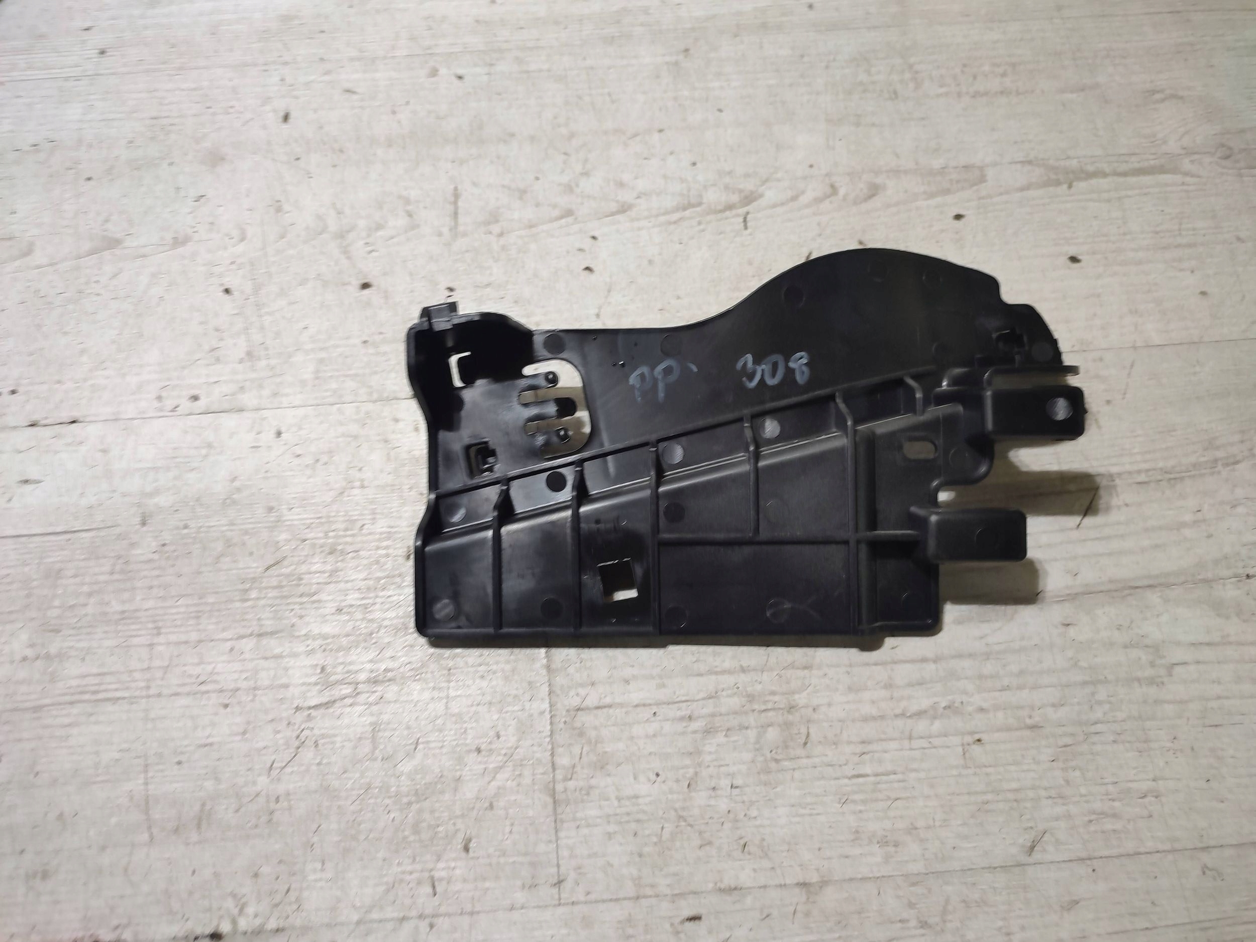 Peugeot 308 2019 front right bracket holder seat