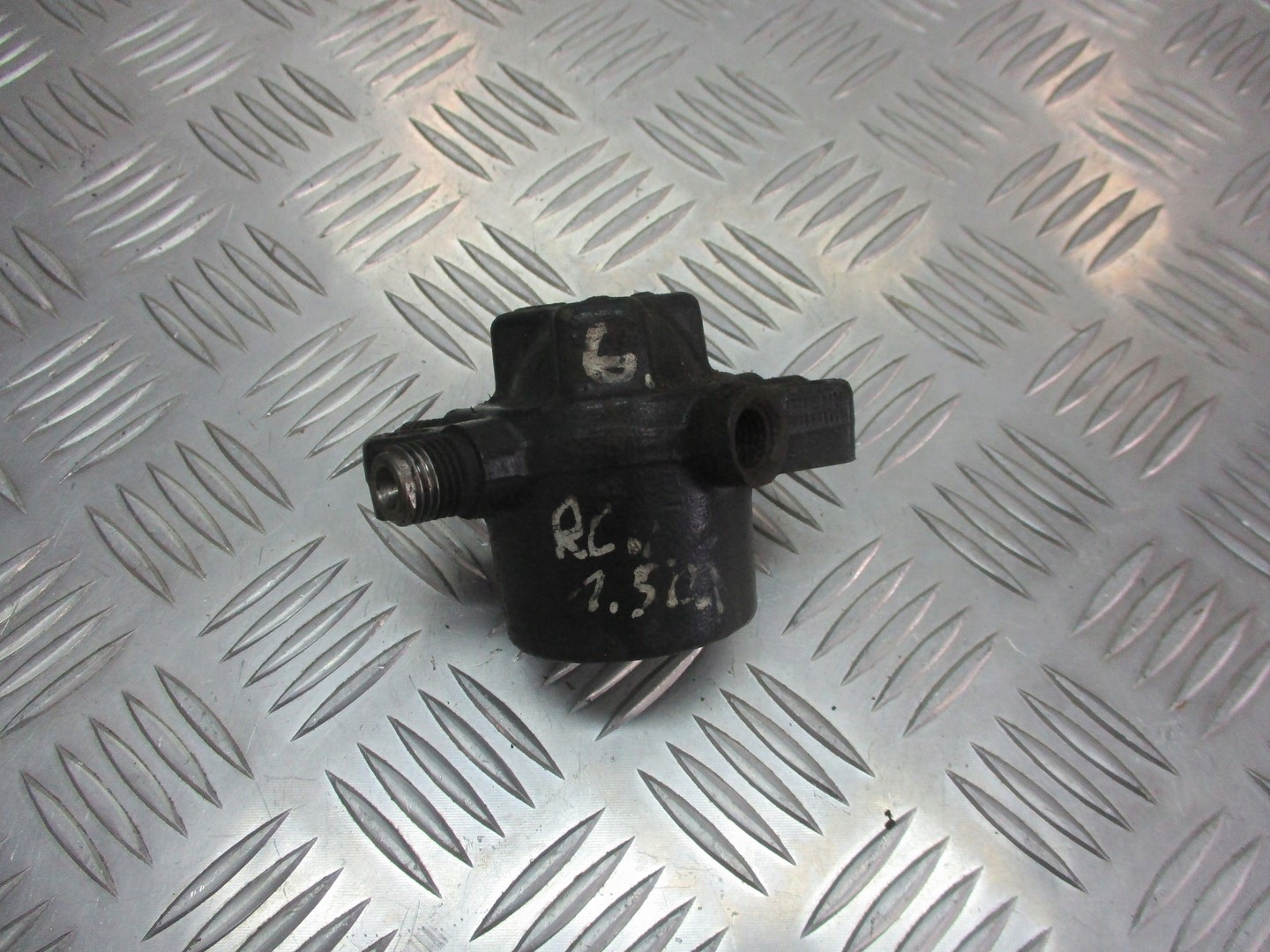 ROZDZIELACZ PALIWA RENAULT CLIO III 1.5 DCI 8200057232