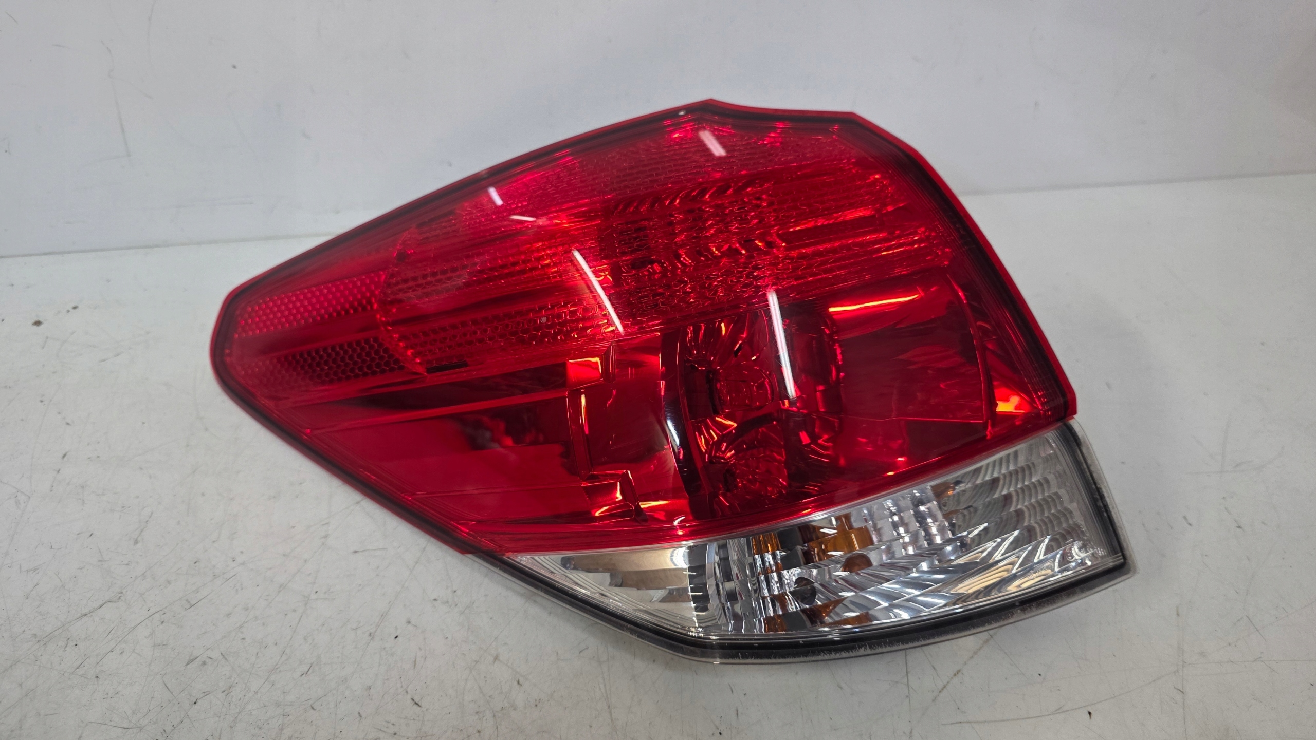 фонарь левый задний subaru Outback IV 09-14