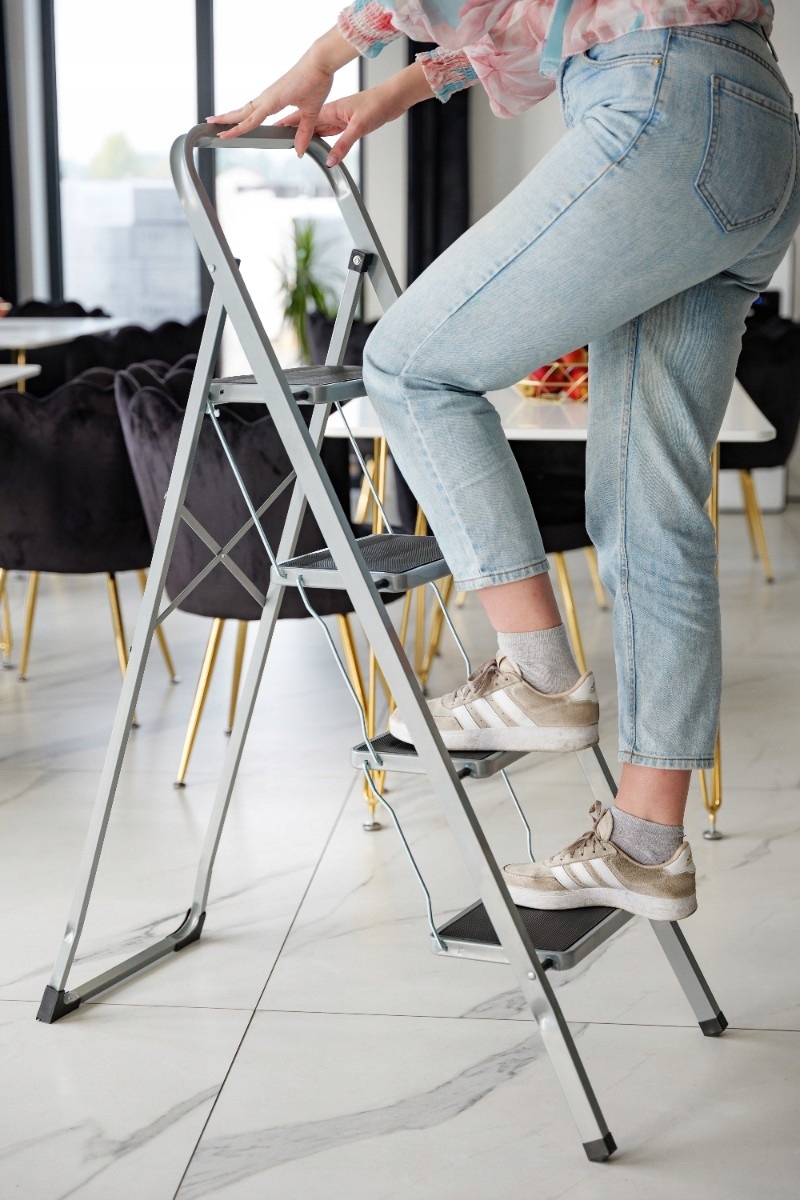 DRABINA DOMOWA 4 STOPNIOWA 150 KG MOCNA STALOWA Materiał stal