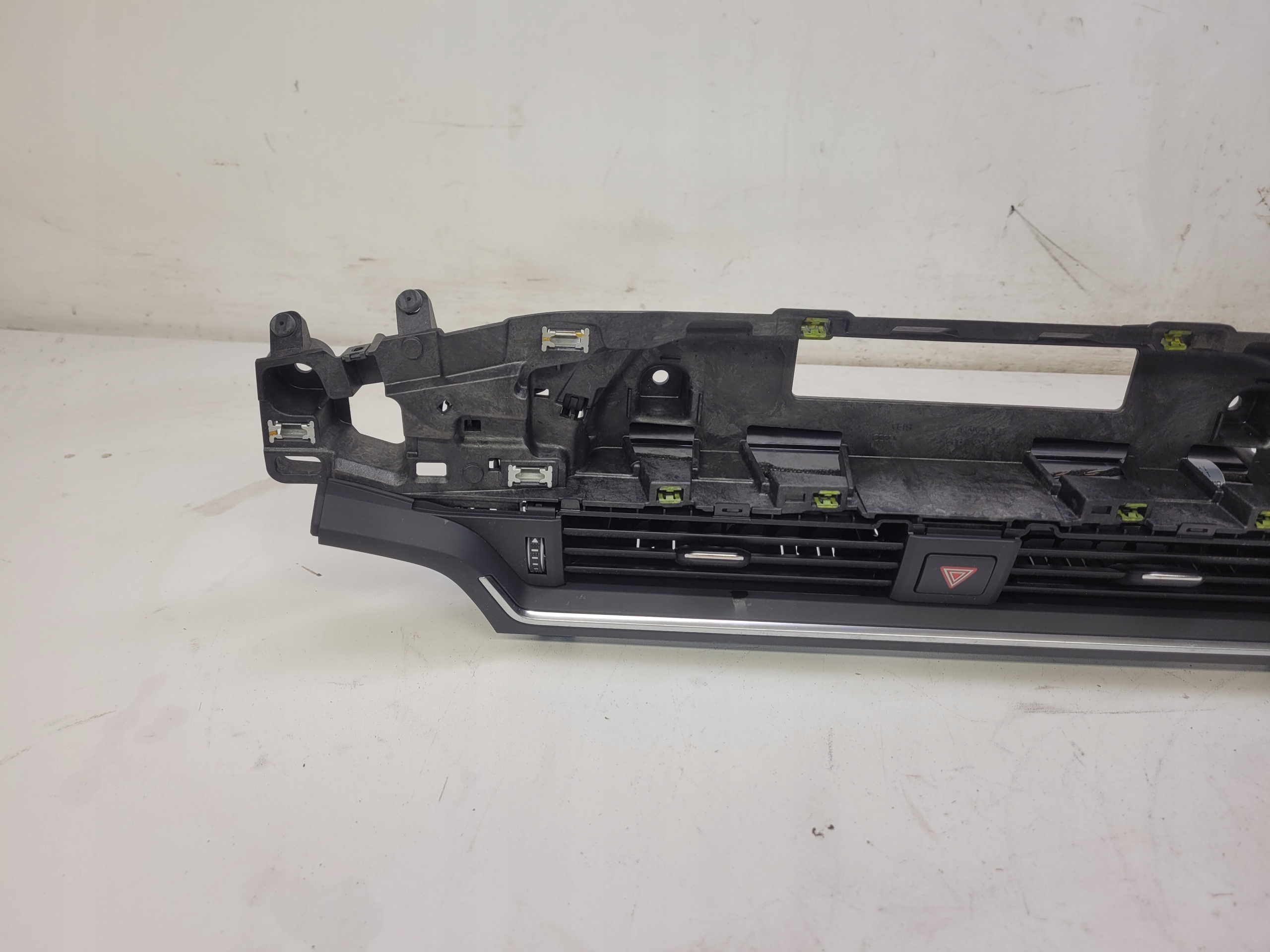 grid air conditioning devices left AUDI A4 B9 A5 8W2820901C