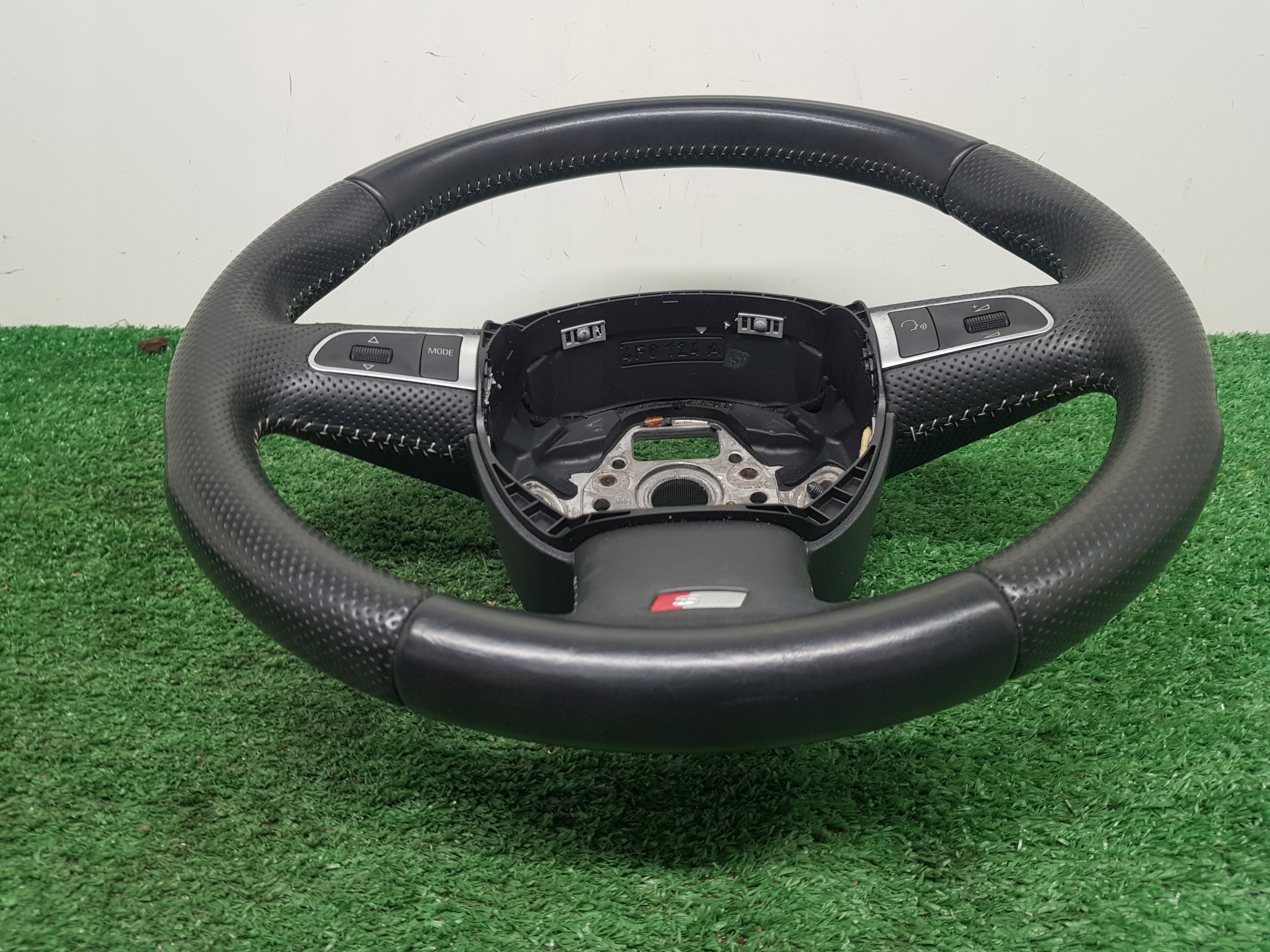 volant AUDI Q7 4F0124A