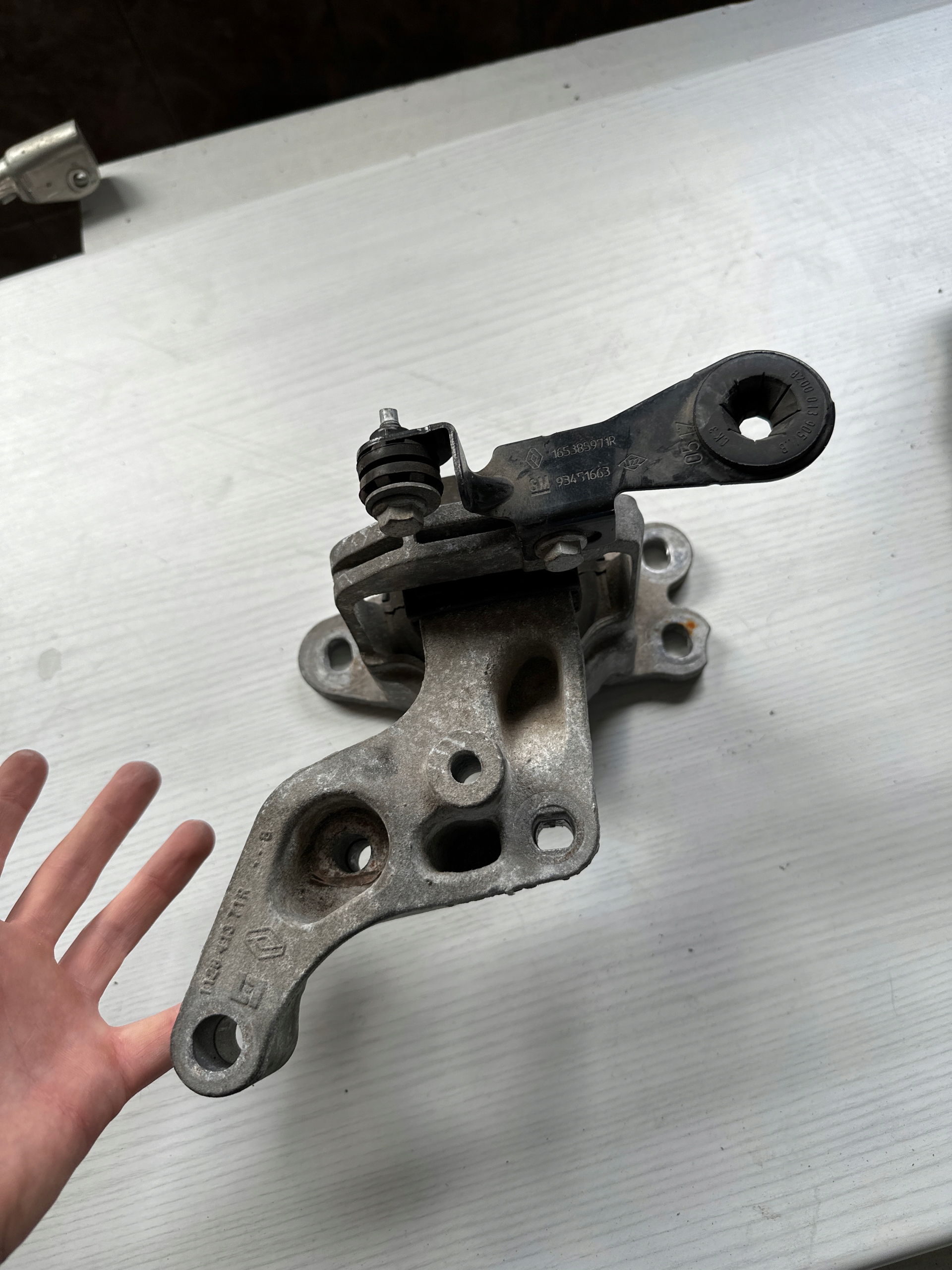 holder engine mount RENAULT TRAFIC III VIVARO B 1.6 112841371R