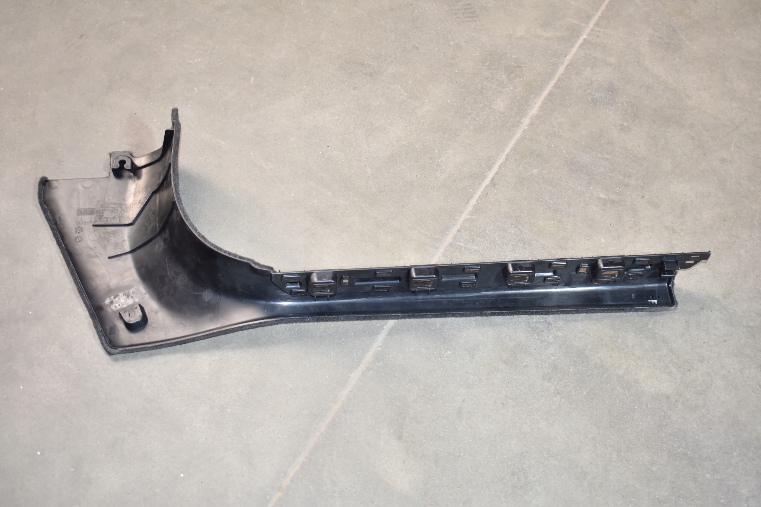 IDEALNA moulding threshold left SLUPKA A BMW G70 1