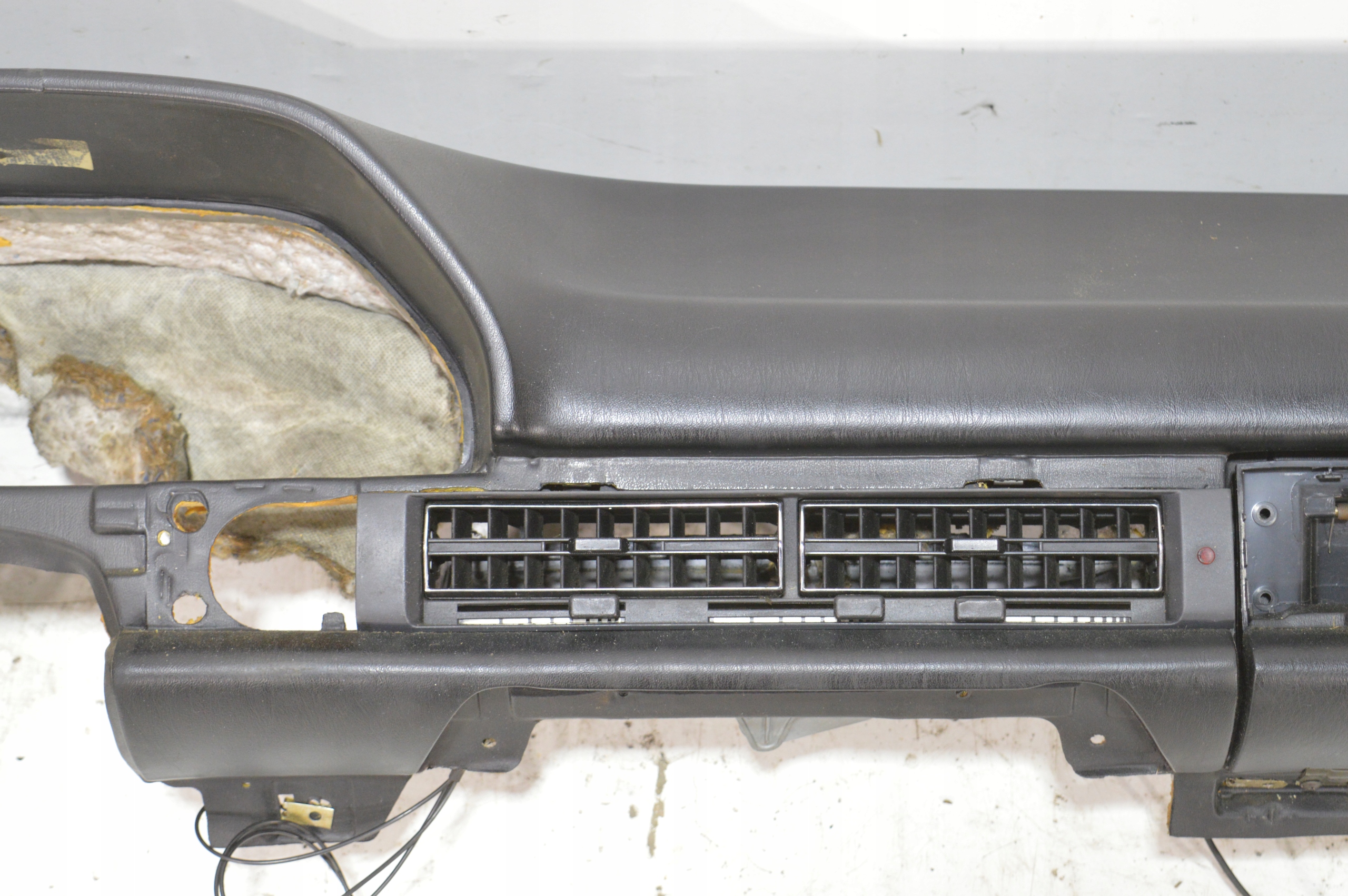 торпеда консоль черный MERCEDES W126 s класс 1266806987