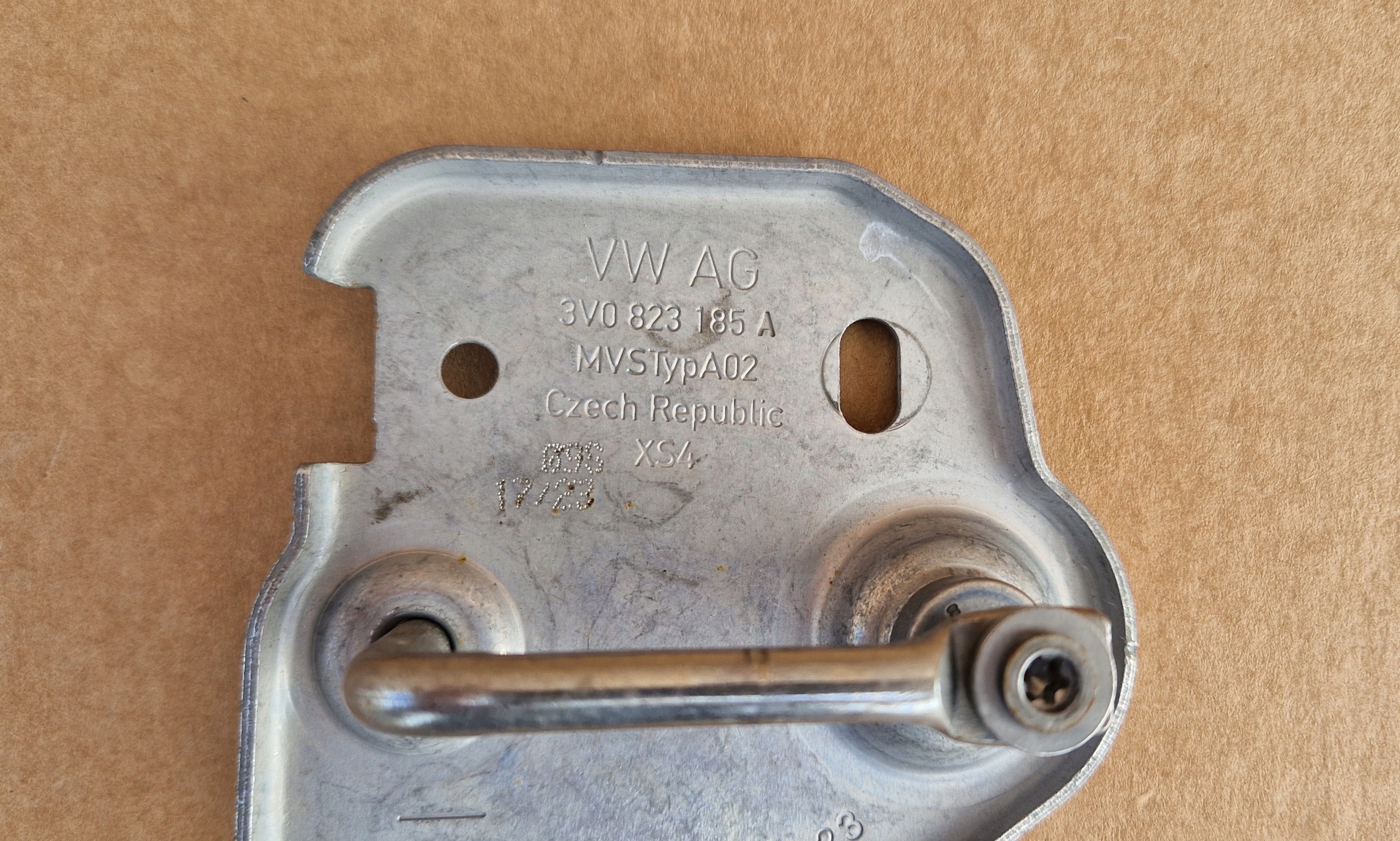 towing RYGIEL bonnets 3V0823185A SUPERB SCALA original new left