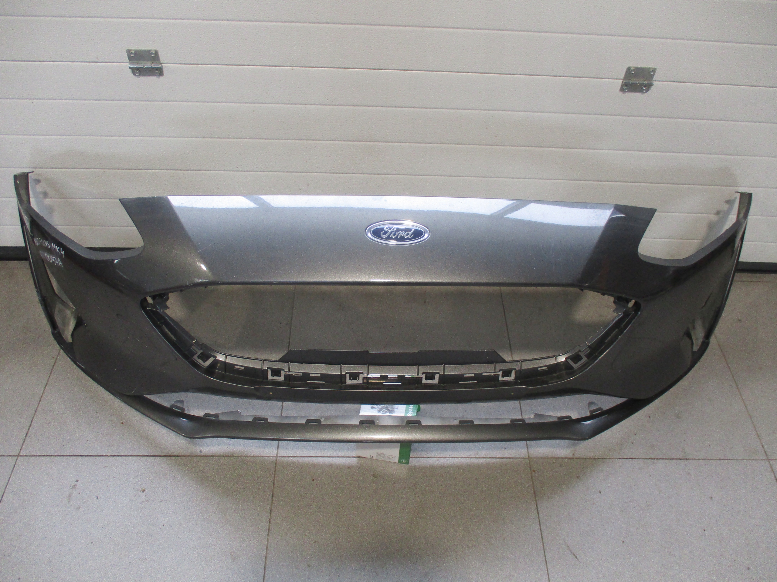 nárazník předek Ford Focus MK4 0097A