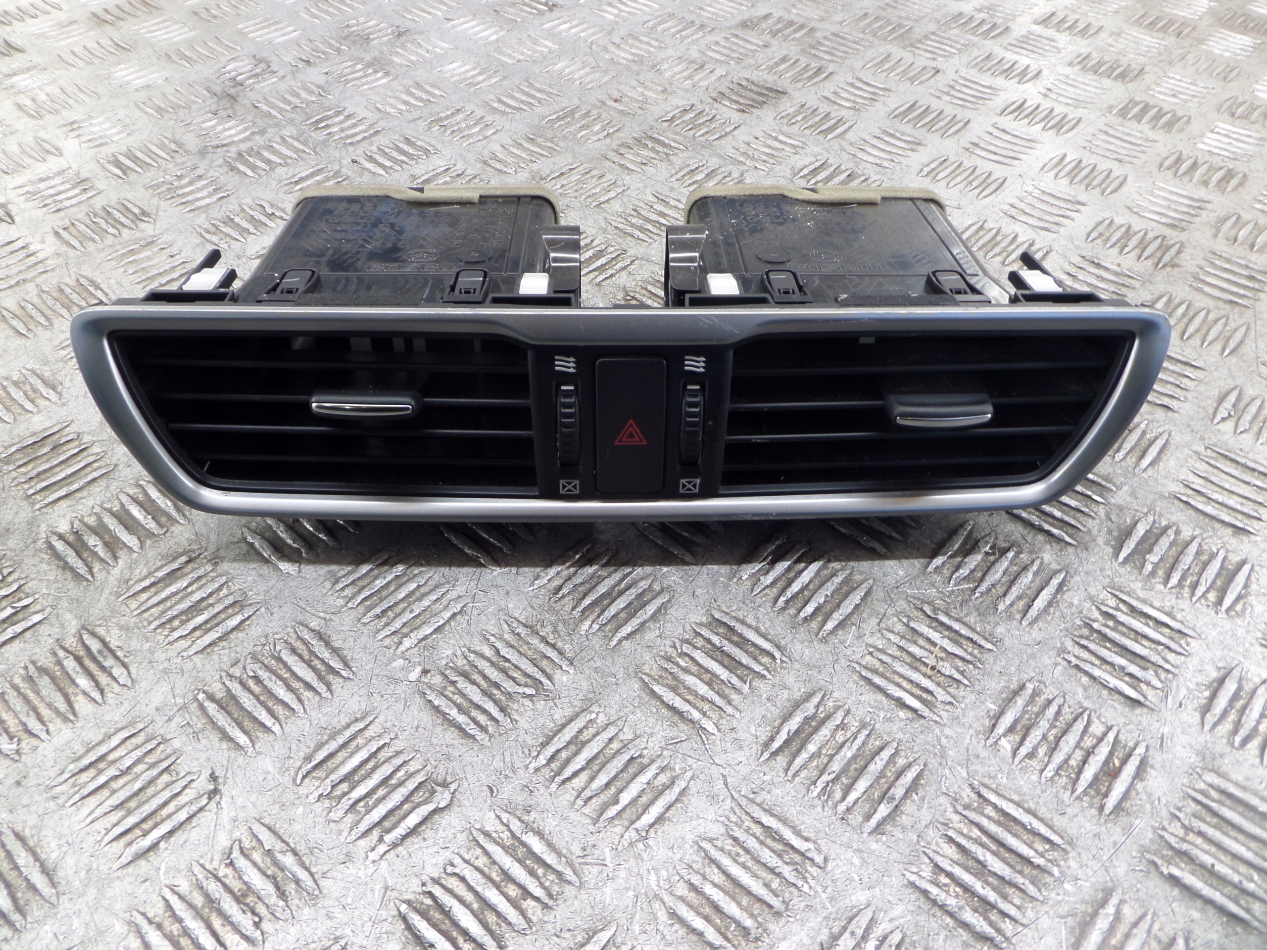 grid air conditioning devices central MAZDA 3 III 2013-2018r