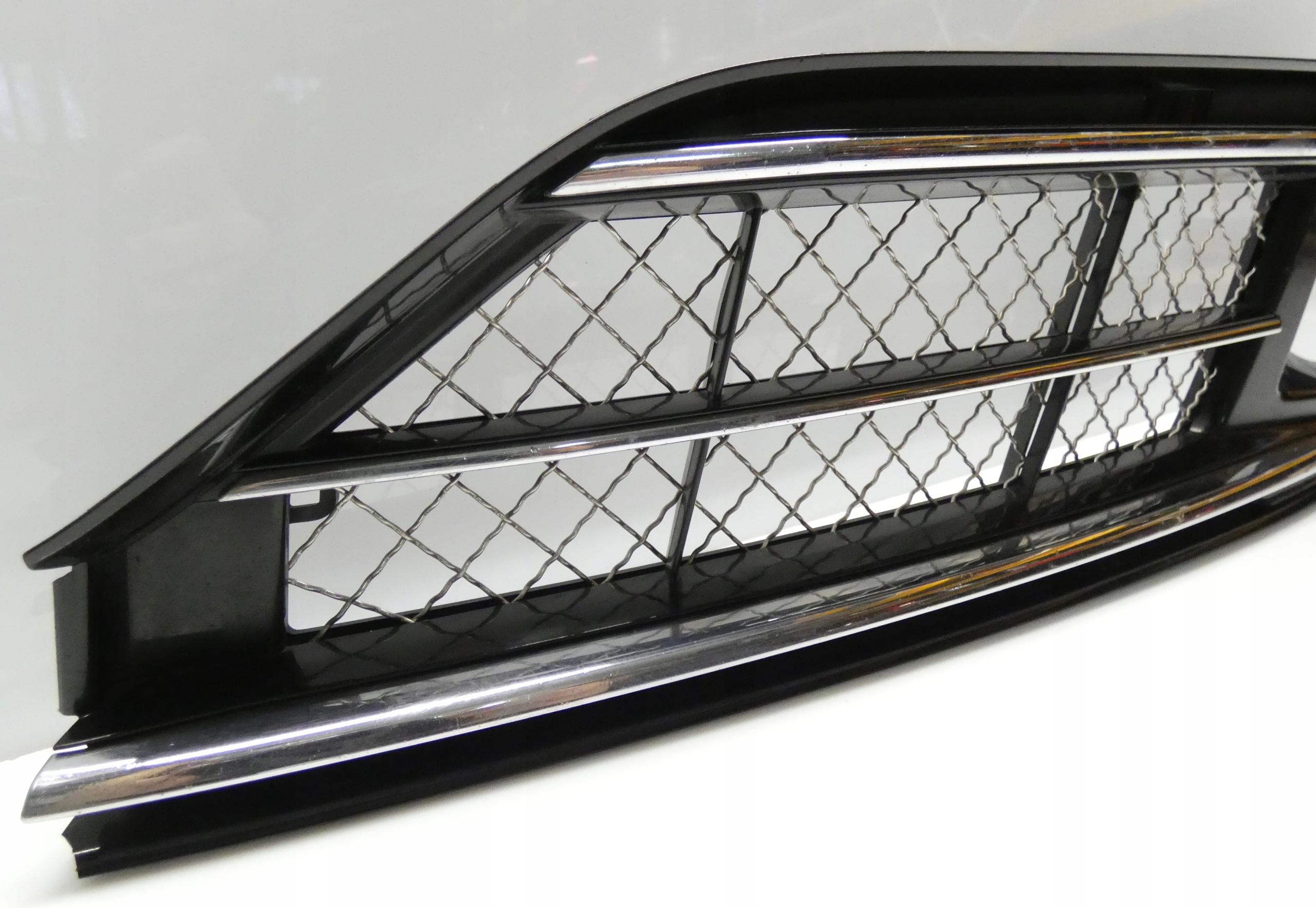 AUDI A8 D4 W12 4H0807679 2014-2018 grid of a bumper left front front