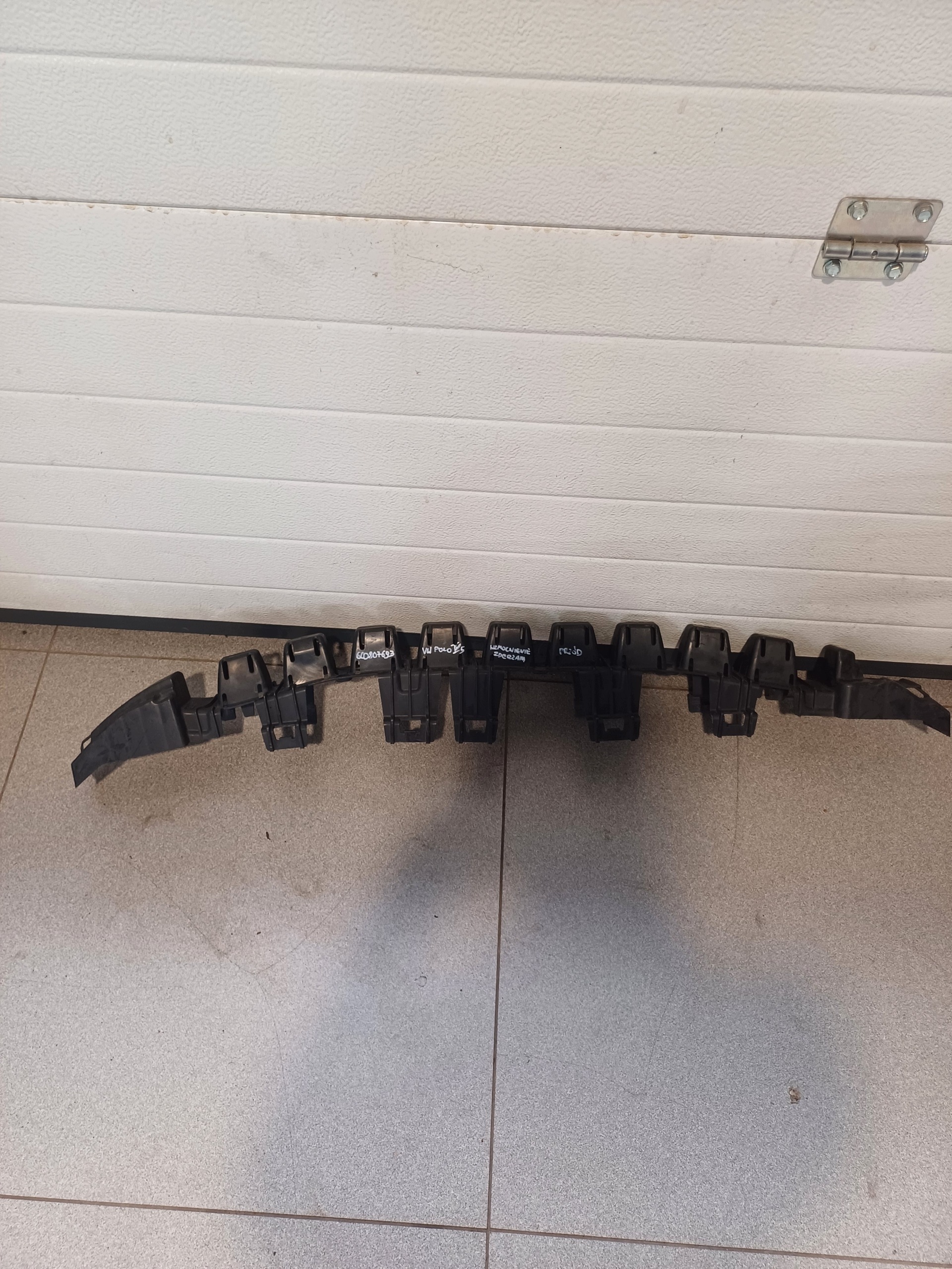 pillar of a bumper front front VW POLO 5 V 6C0807693