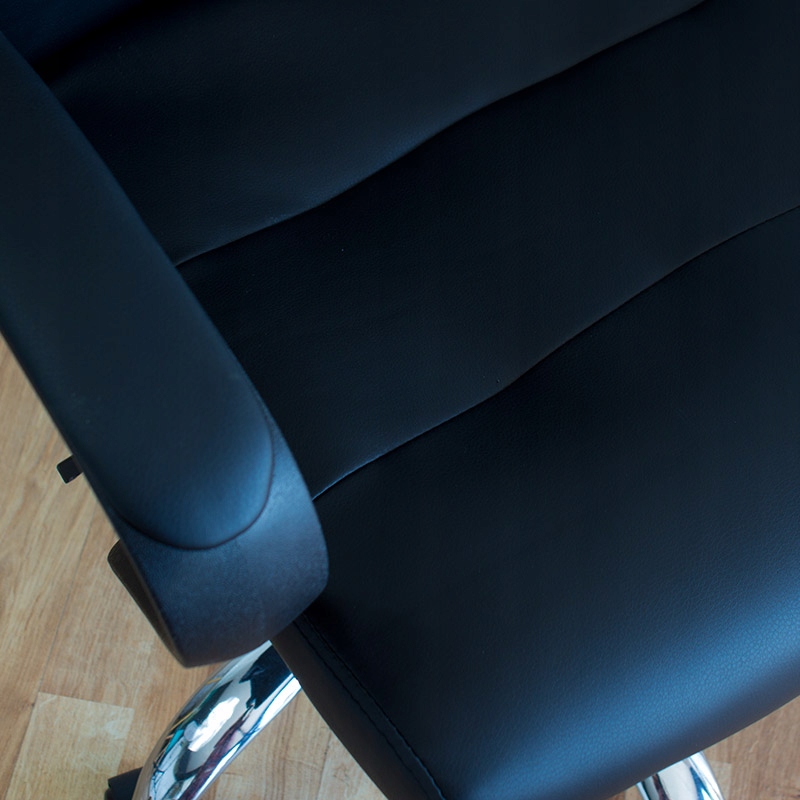 Fotel biurowy obrotowy do biurka ELEGANCKI wygodny ekoskóra CZARNY L211 Kolor obicia czarny