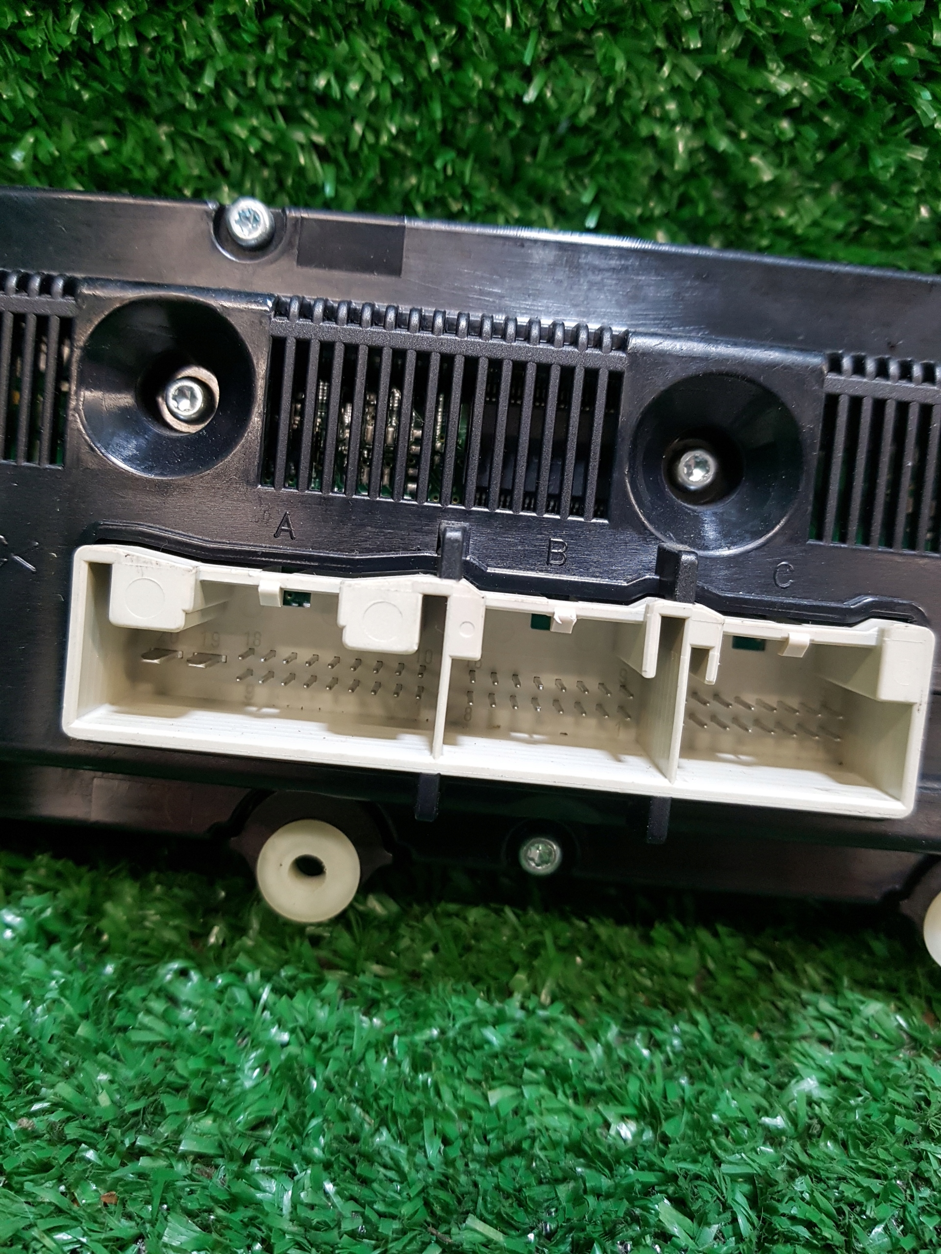PANEL of the air conditioning VOLKSWAGEN PASSAT B6 3C0907044DA