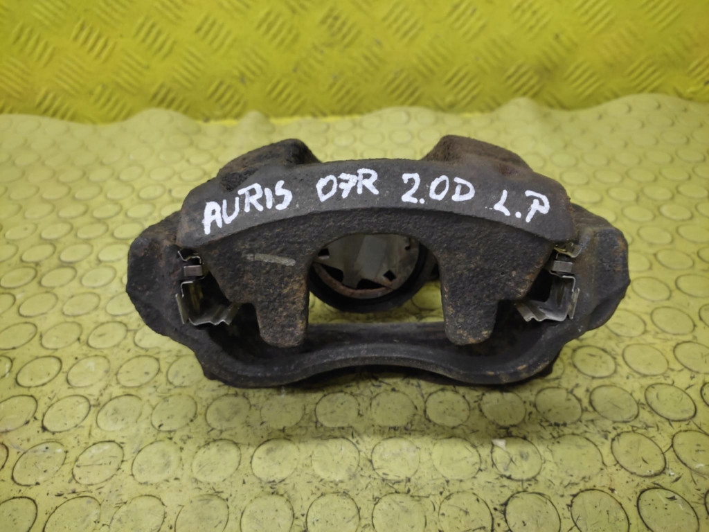 TOYOTA AURIS 2.0 D caliper brake left front