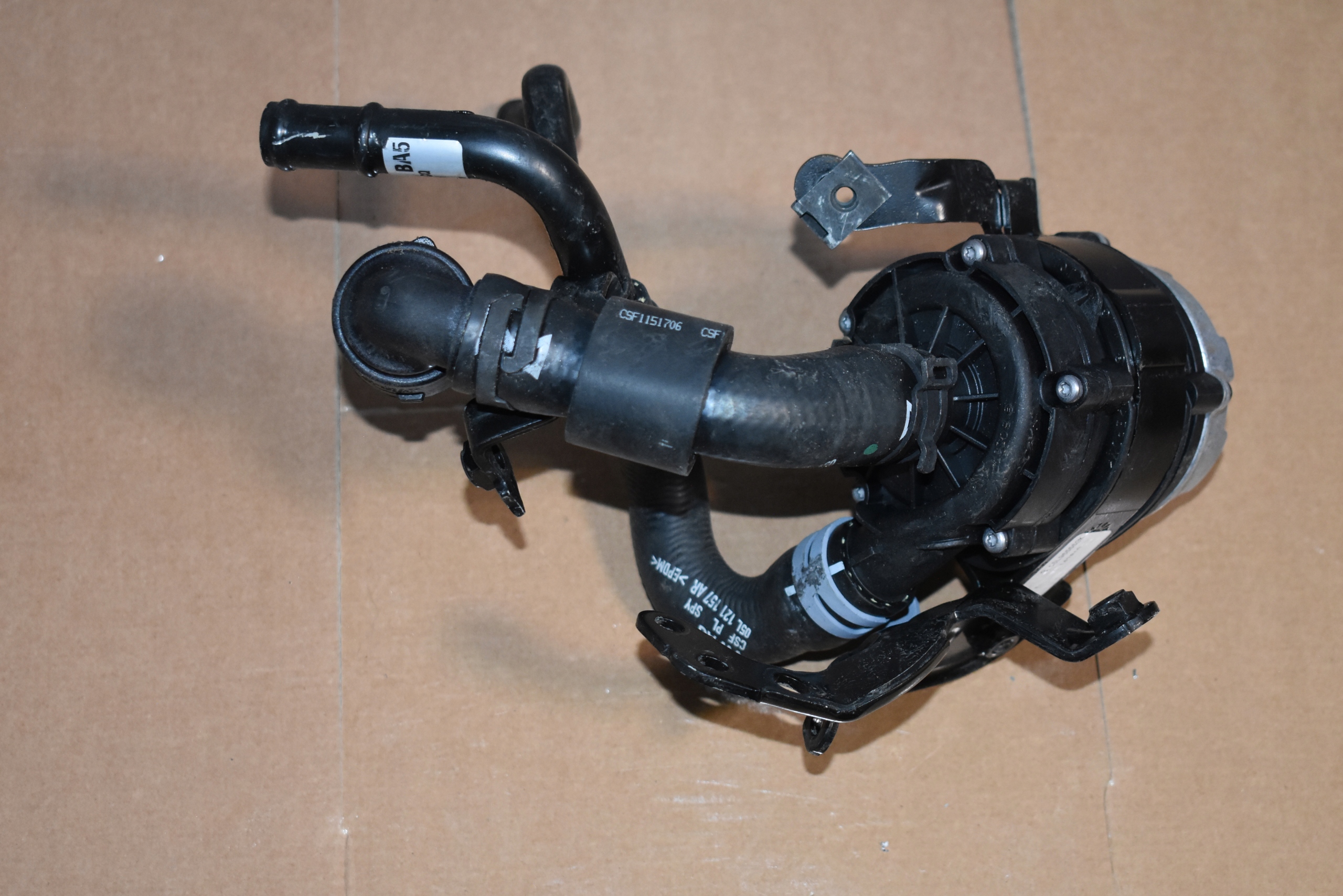 IDEALNA Pompa d’acqua AUDI A5 B10 1
