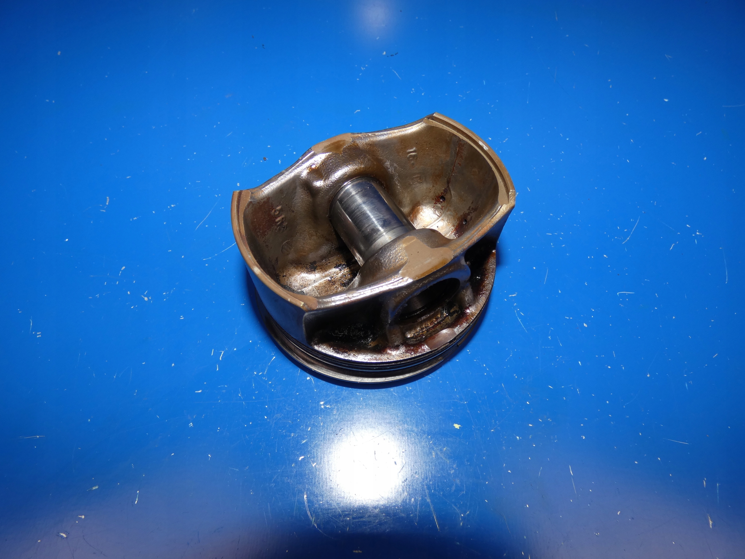VOLVO XC90 II XC60 II 2.0 T8 HYBRID piston