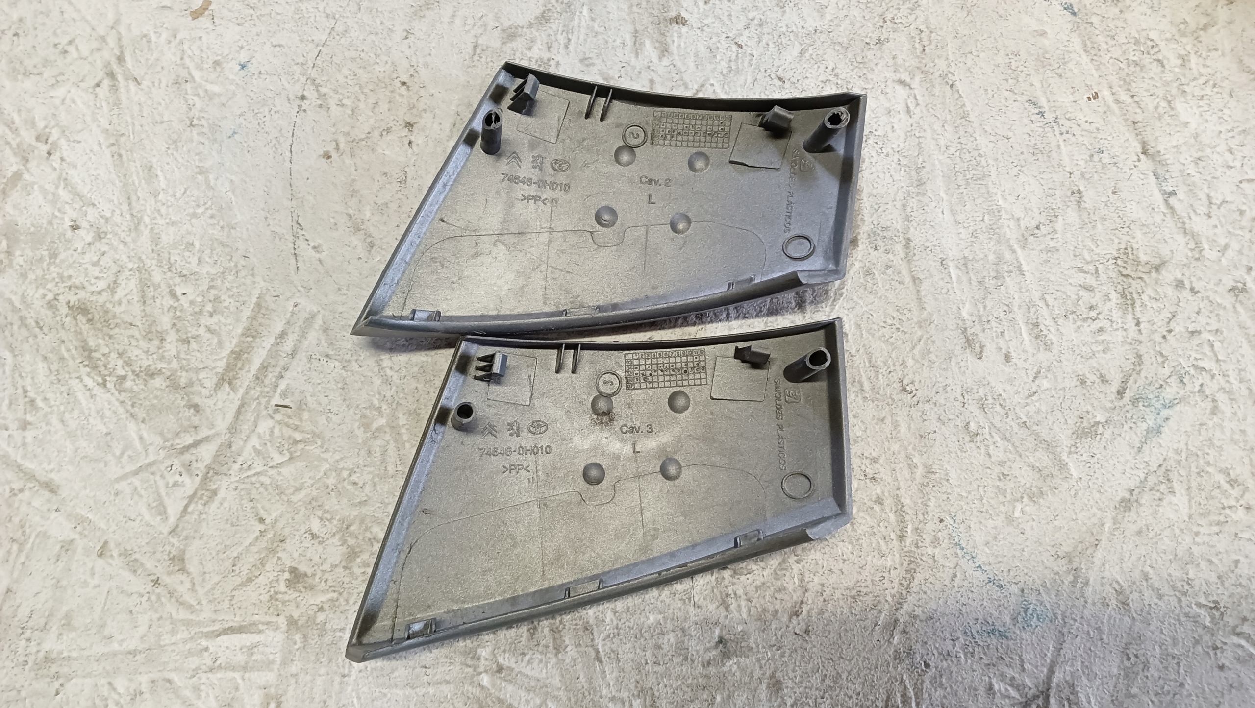 CITROEN C1 TOYOTA AYGO 05-14 NAKŁADKA KLAMKI DRZWI LEWA 74646-0H010