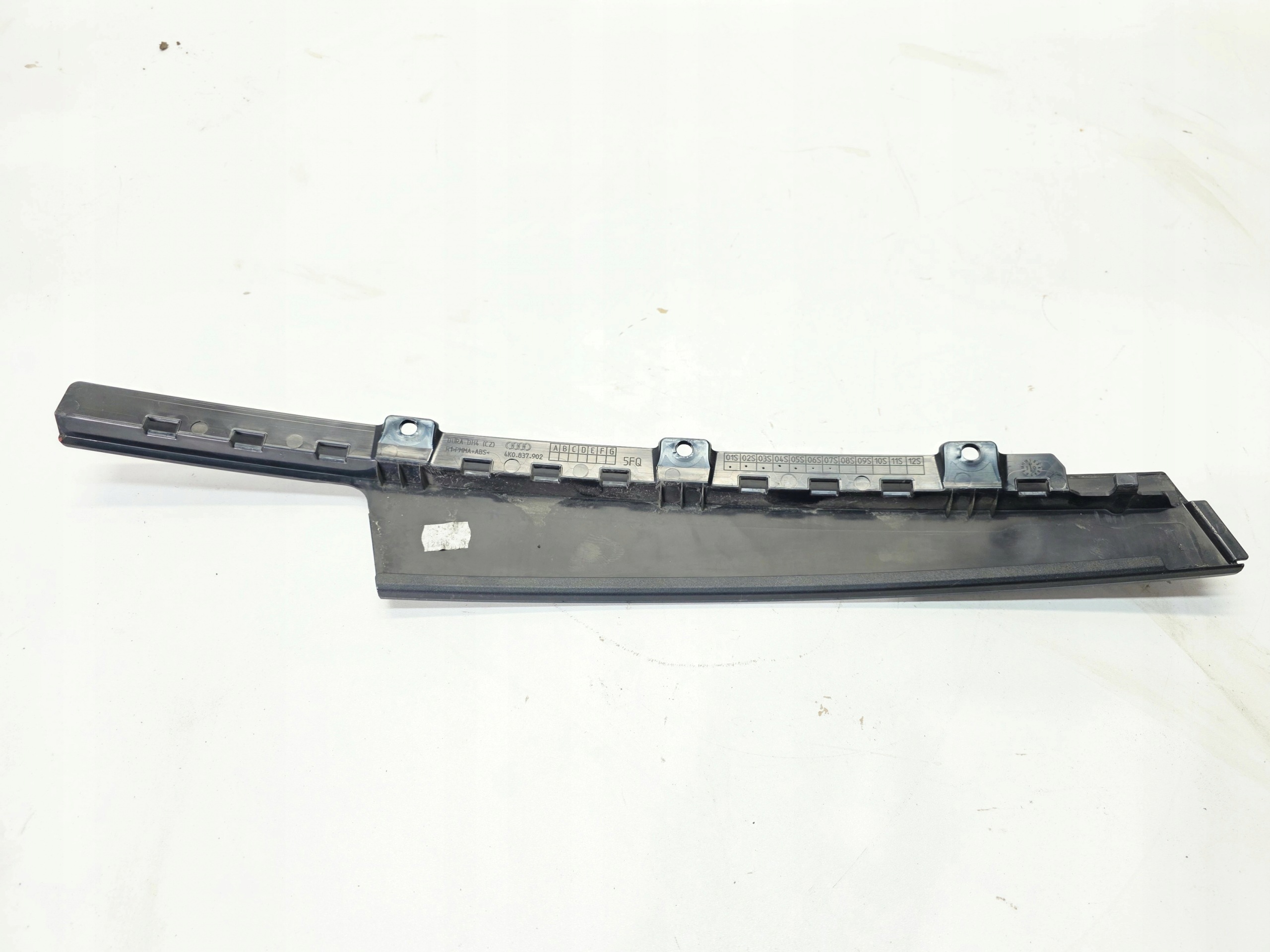 cap cover SLUPKA right front AUDI A6 C8 4K0837902